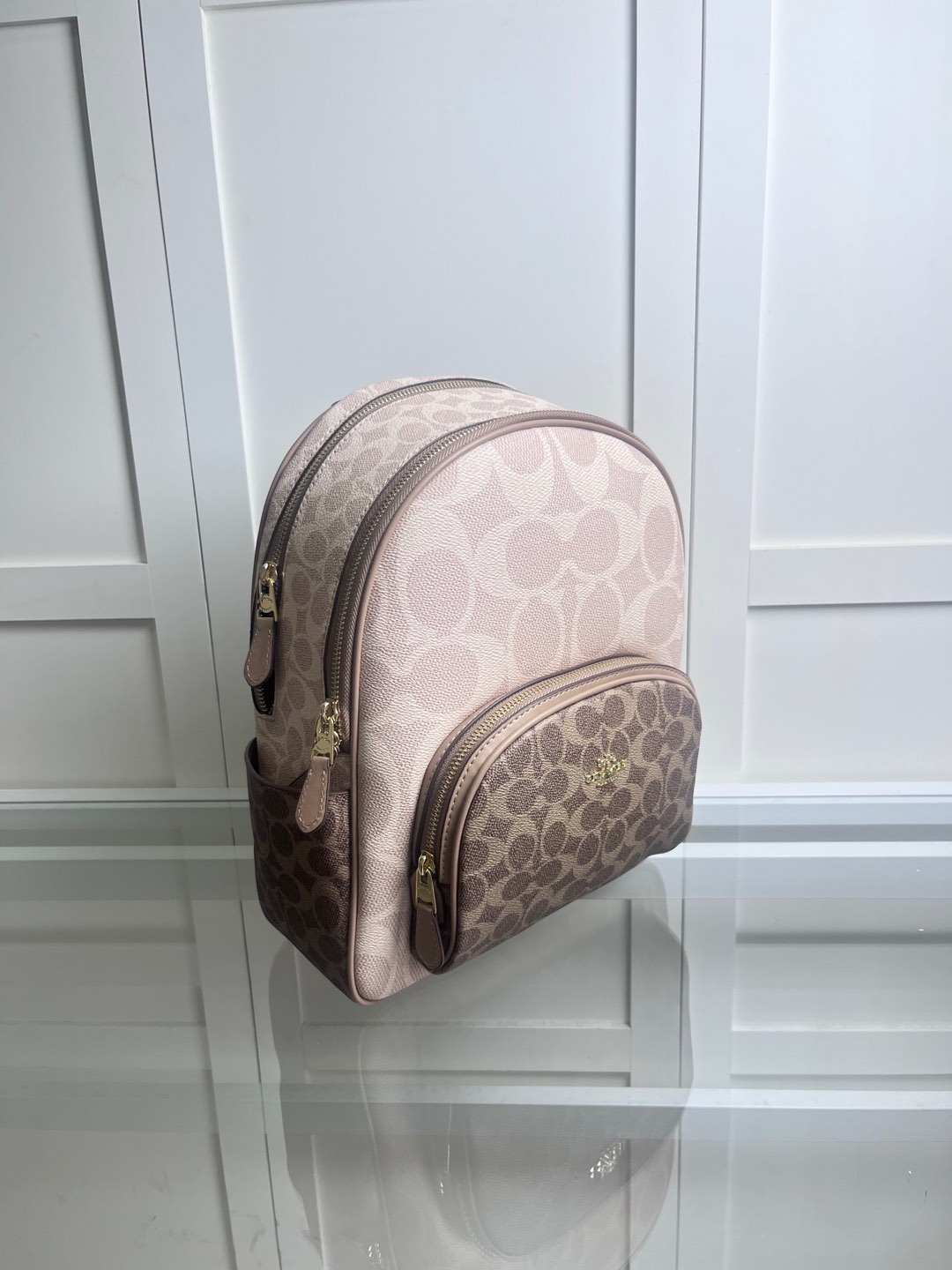 COa中号PVC配皮双肩背包 - 超大容量で便利なデザイン