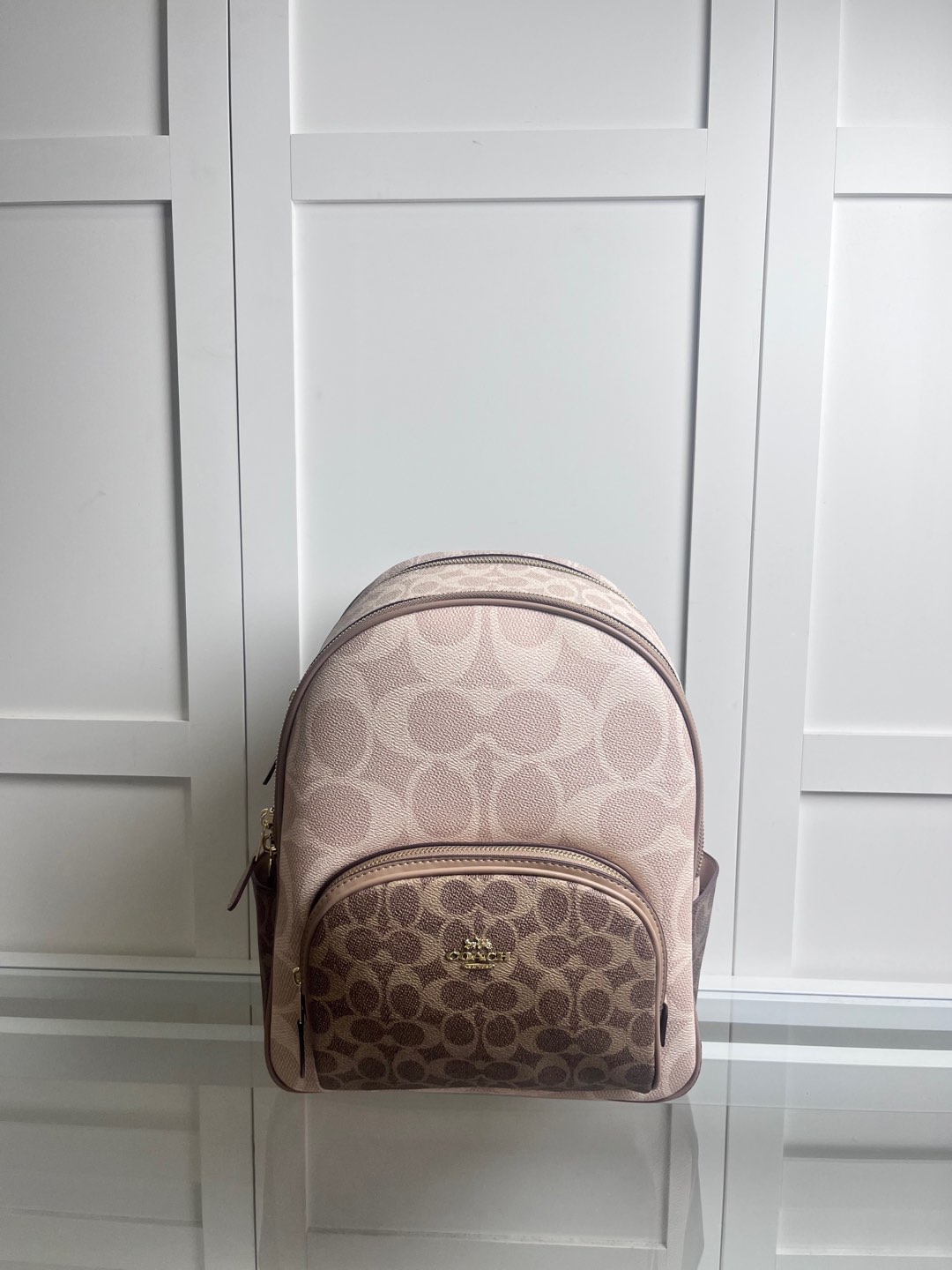 COa中号PVC配皮双肩背包 - 超大容量で便利なデザイン