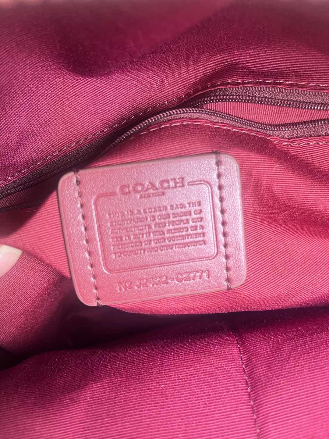 COA中号PVC配皮双肩背包 - クラシックデザインと超大容量