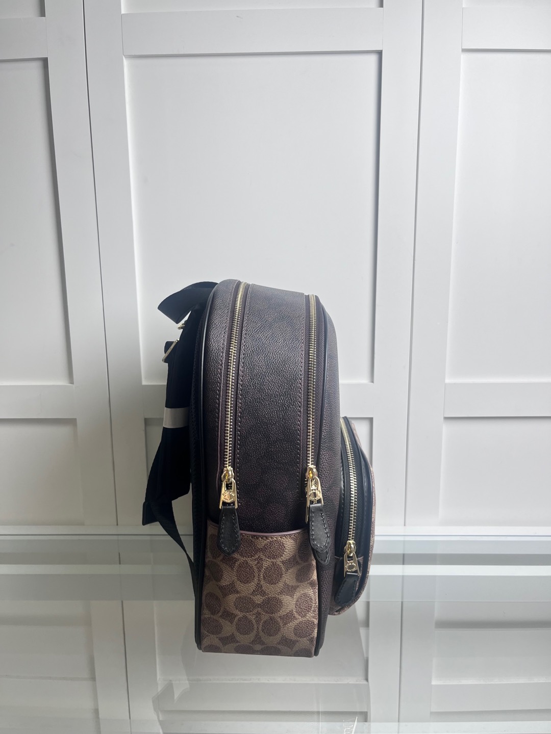 COA中号PVC配皮双肩背包 - クラシックデザインと超大容量