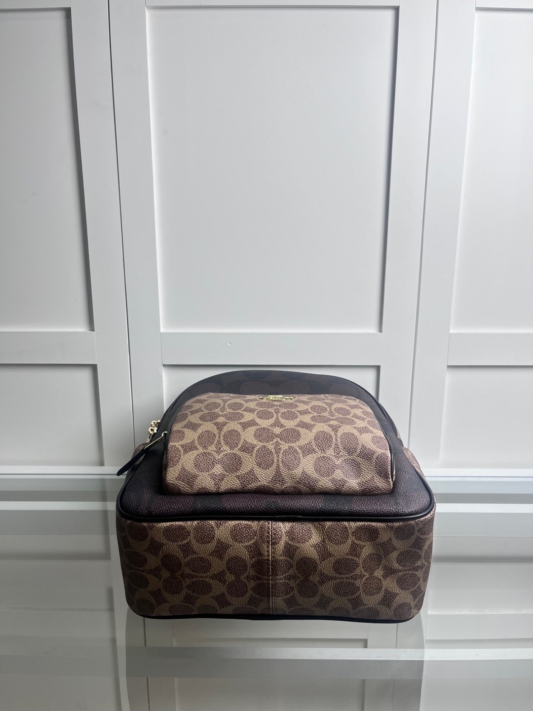 COA中号PVC配皮双肩背包 - クラシックデザインと超大容量