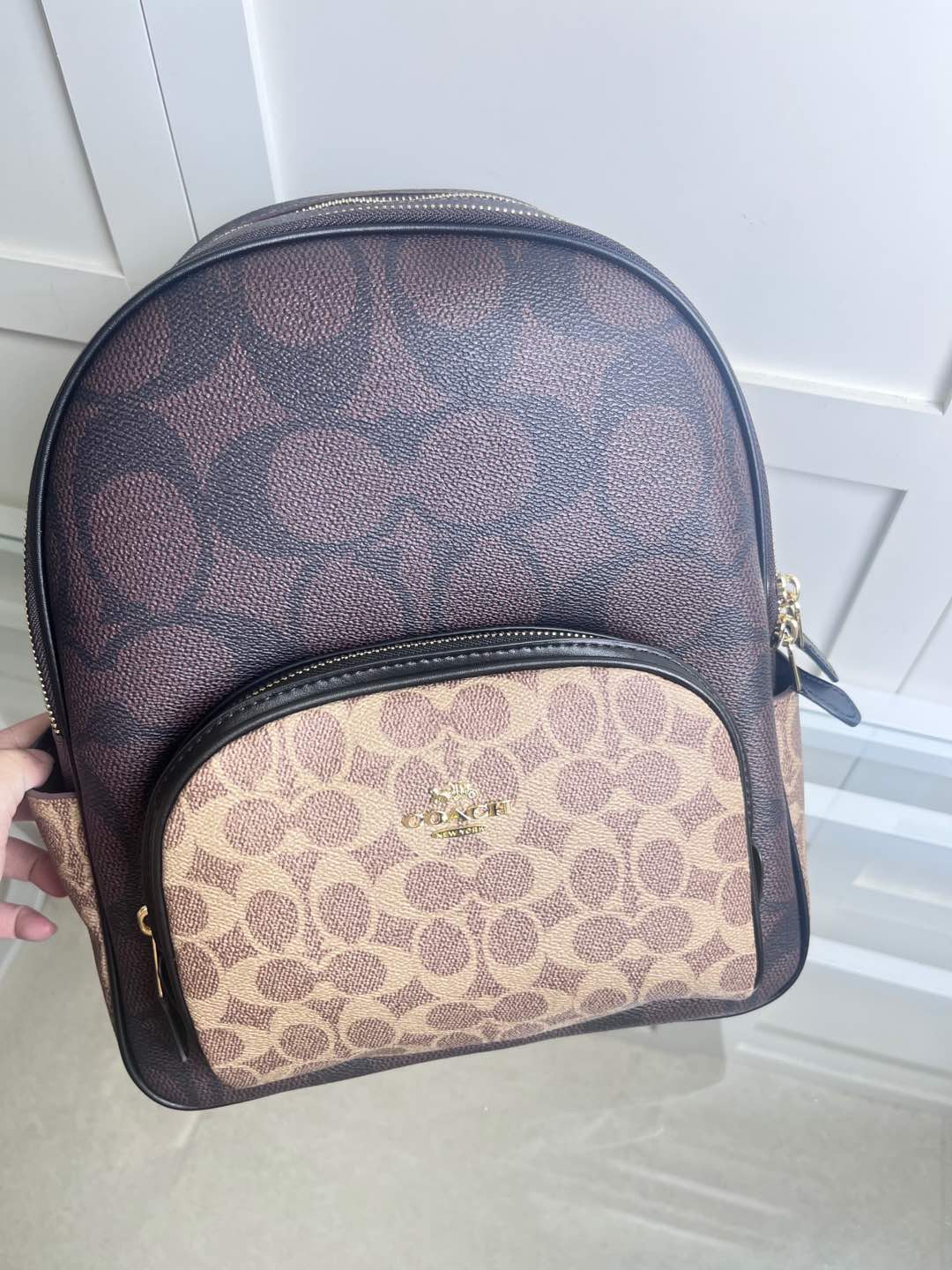 COA中号PVC配皮双肩背包 - クラシックデザインと超大容量