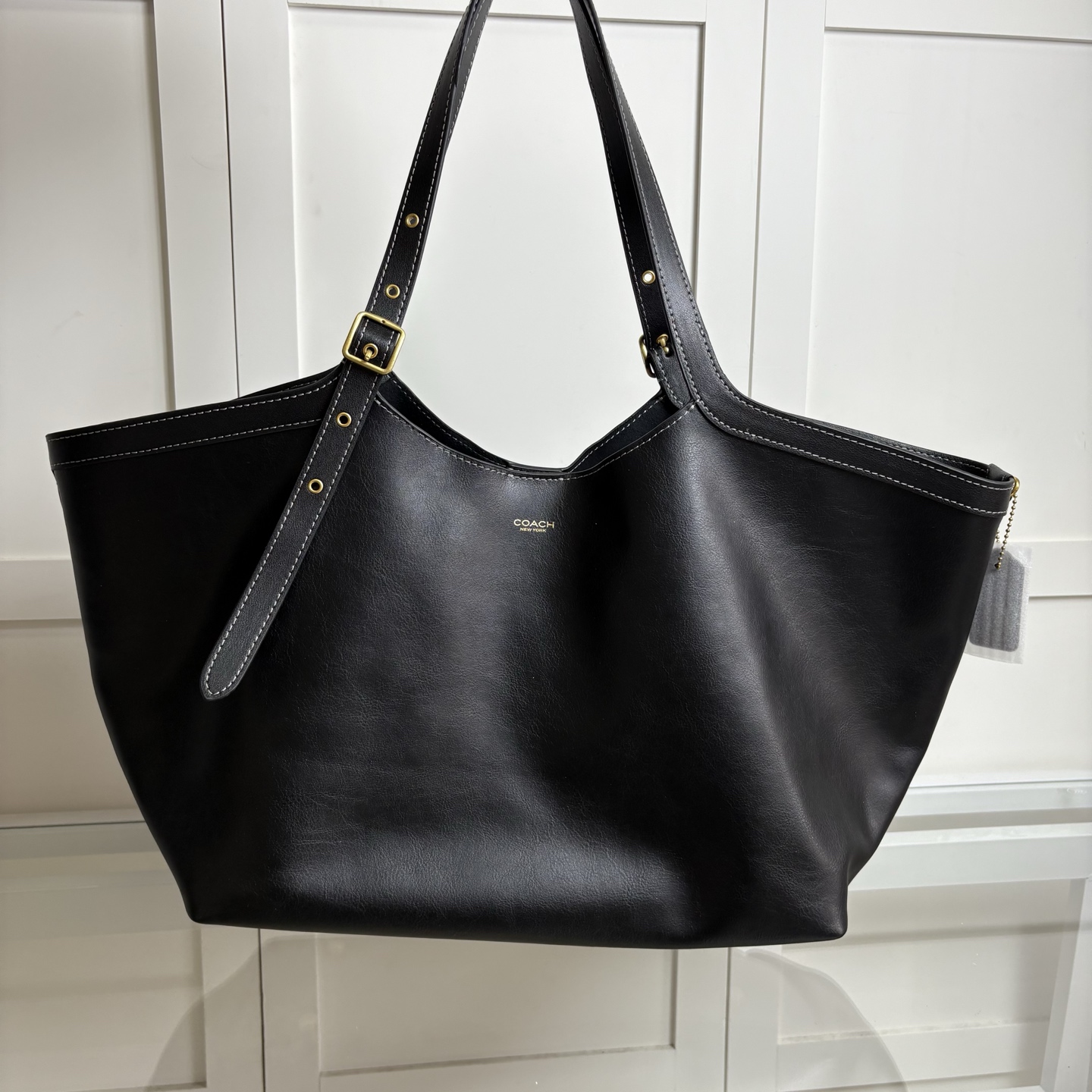 CAM00ブラックトートバッグ - シンプルでスタイリッシュなデザイン