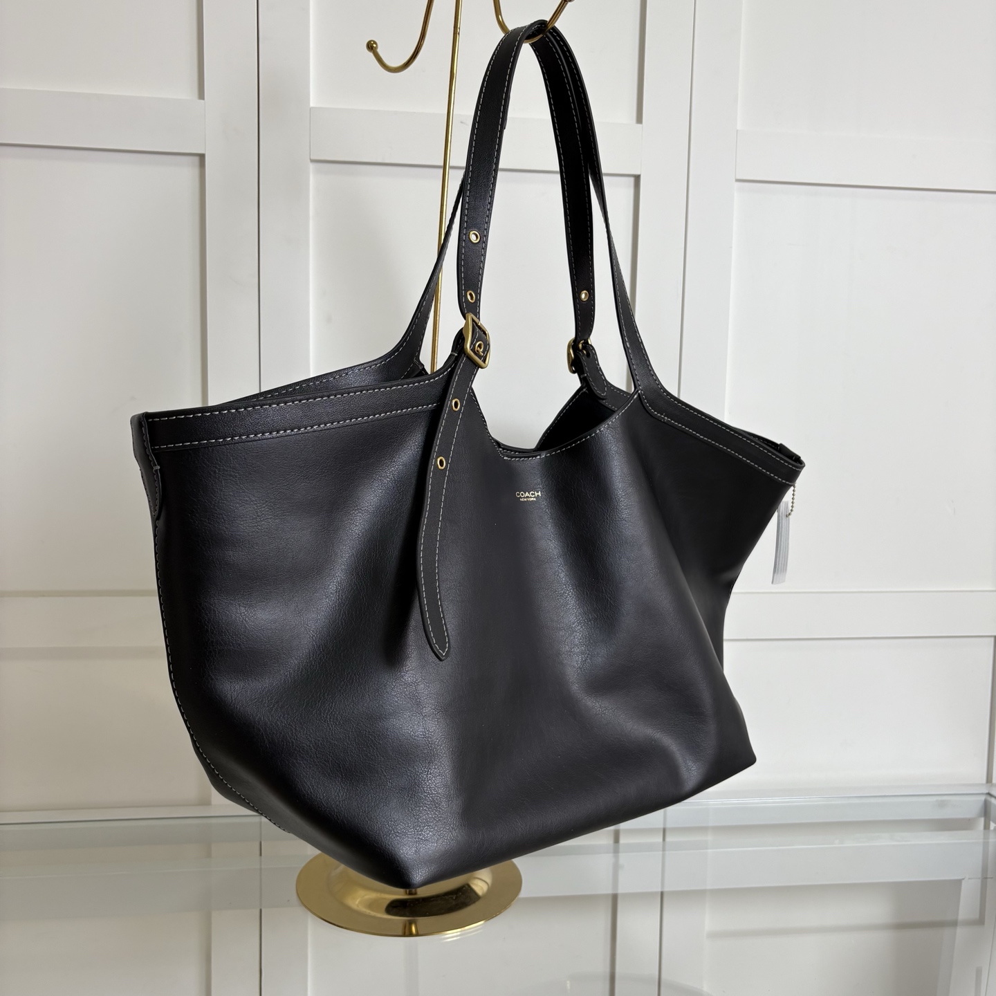 CAM00ブラックトートバッグ - シンプルでスタイリッシュなデザイン