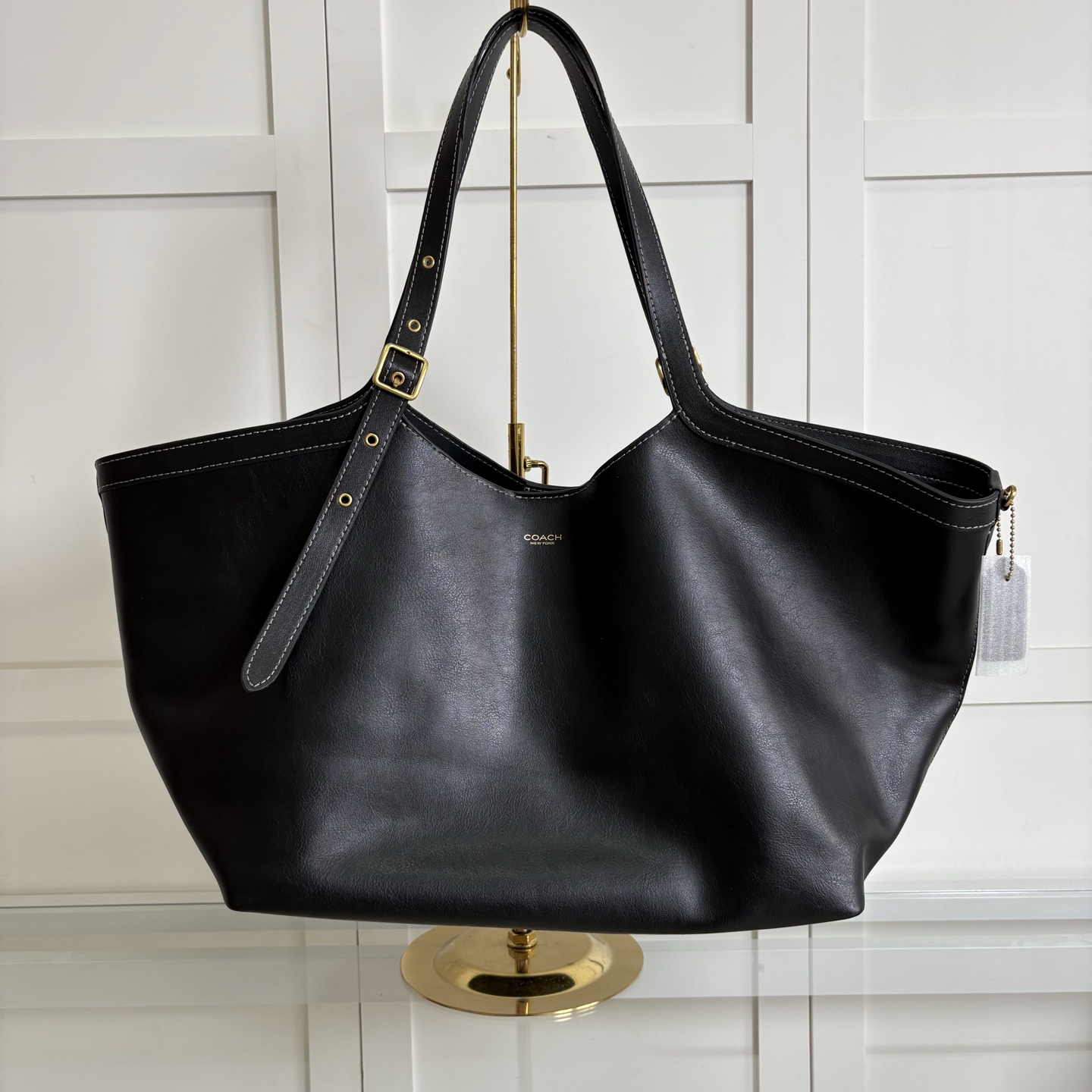 CAM00ブラックトートバッグ - シンプルでスタイリッシュなデザイン