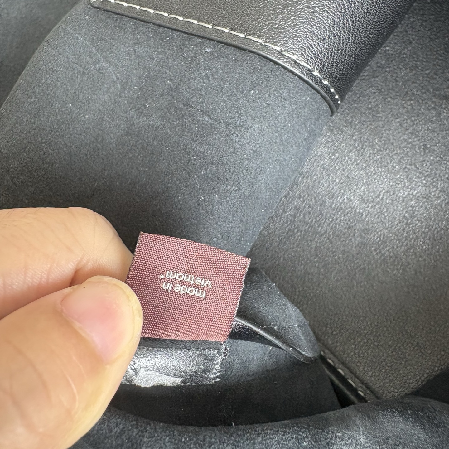 CAM00ブラックトートバッグ - シンプルでスタイリッシュなデザイン