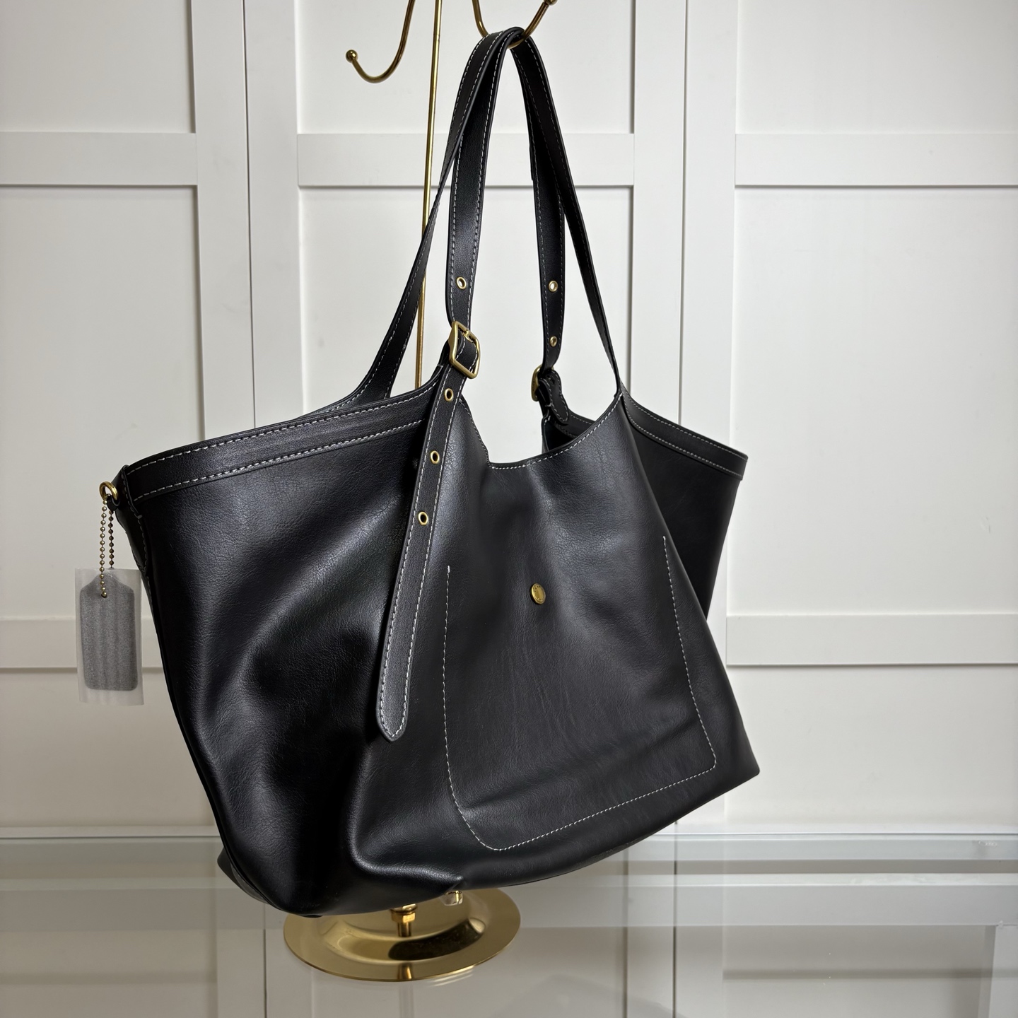 CAM00ブラックトートバッグ - シンプルでスタイリッシュなデザイン