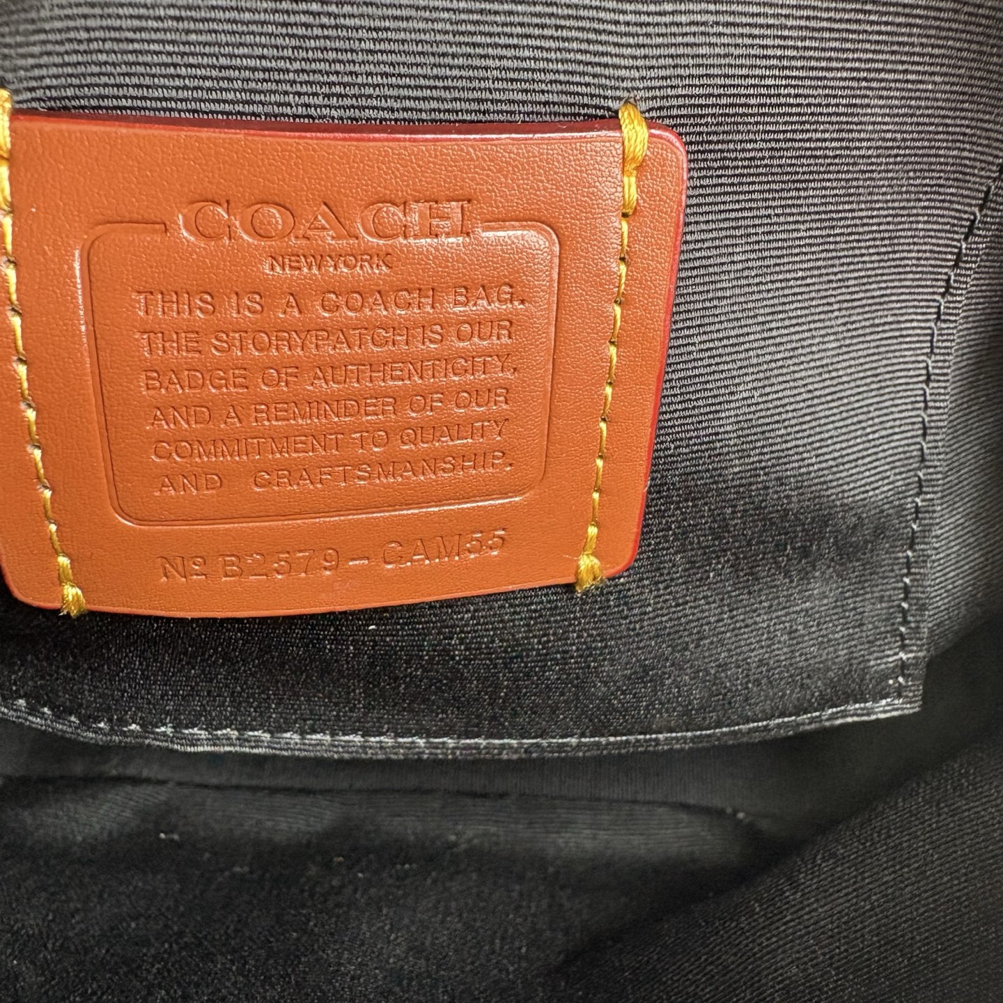 COACH 蔻驰 Sabrina 25 手提バッグ ブランド字母标识拼色