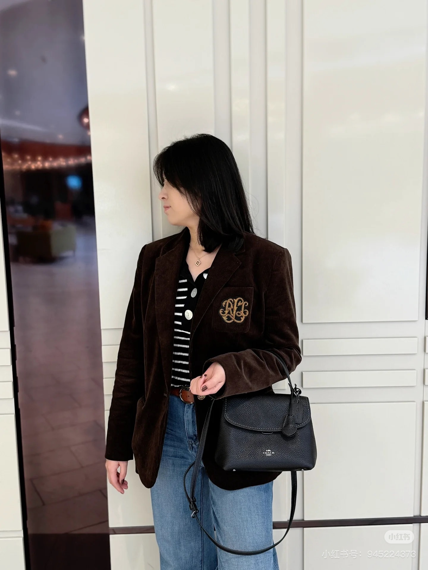 Coach Blogger upper body picture
