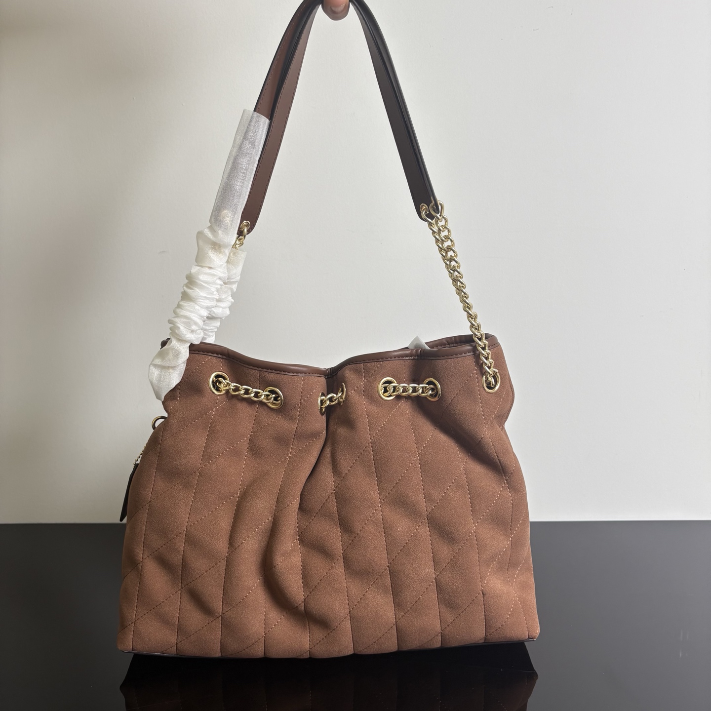 298【New Style】Coach Outlet EVELYN Autumn and Winter Garbage Bag Chain Bag Shiny Oiled Wax Leather Suede CCZ80 Size: Length 34cm × Height 25cm × W