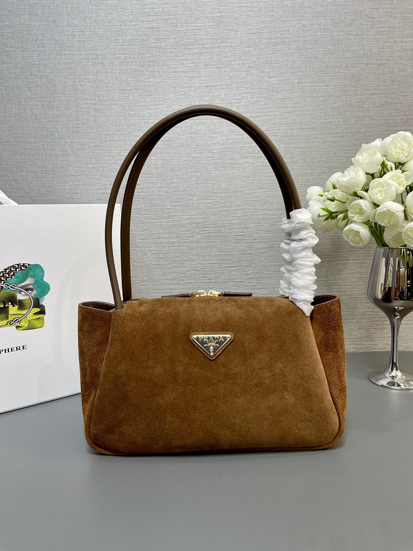 NO:182389,Genuine grade original leather [top original list] (frosted leather) new 1BA444 shoulder and back model is here. This shoulder and back model uses matte leather, with imported cowhide lining, top-grade hardware. It can be portable and shoulder and back, with 2 compartments inside, large capacity and space, simple and practical, and the upper body effect is beautiful. Babies, hurry up and buy it. Size length 28x height 18x ​​bottom 11cm, PRADA, prada, cowhide19860909正品级 原厂皮【顶级原单】（磨砂皮）新款1BA444肩背款到货啦这款肩背款采用口磨砂皮,内配进口牛皮里布,顶级五金.又可手提又可肩背,内配2个隔层,容量空间大,又简约又实用,上身效果美美哒.宝宝们.赶紧入手吧尺寸长28x高18x底11cm,PRADA,prada,cowhide,Bag