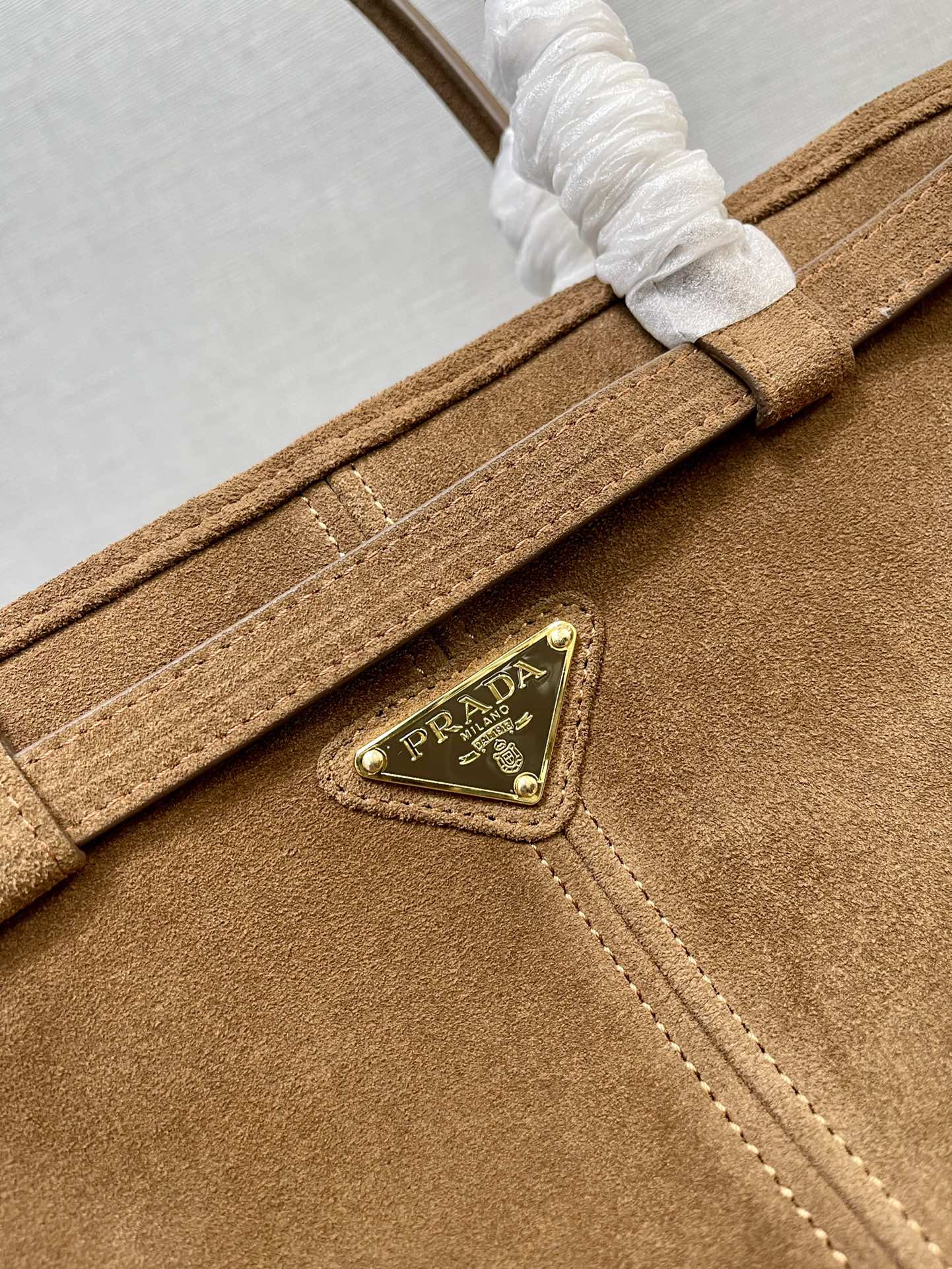 高級感あふれる磨砂牛皮の手提げ斜め掛けバッグ