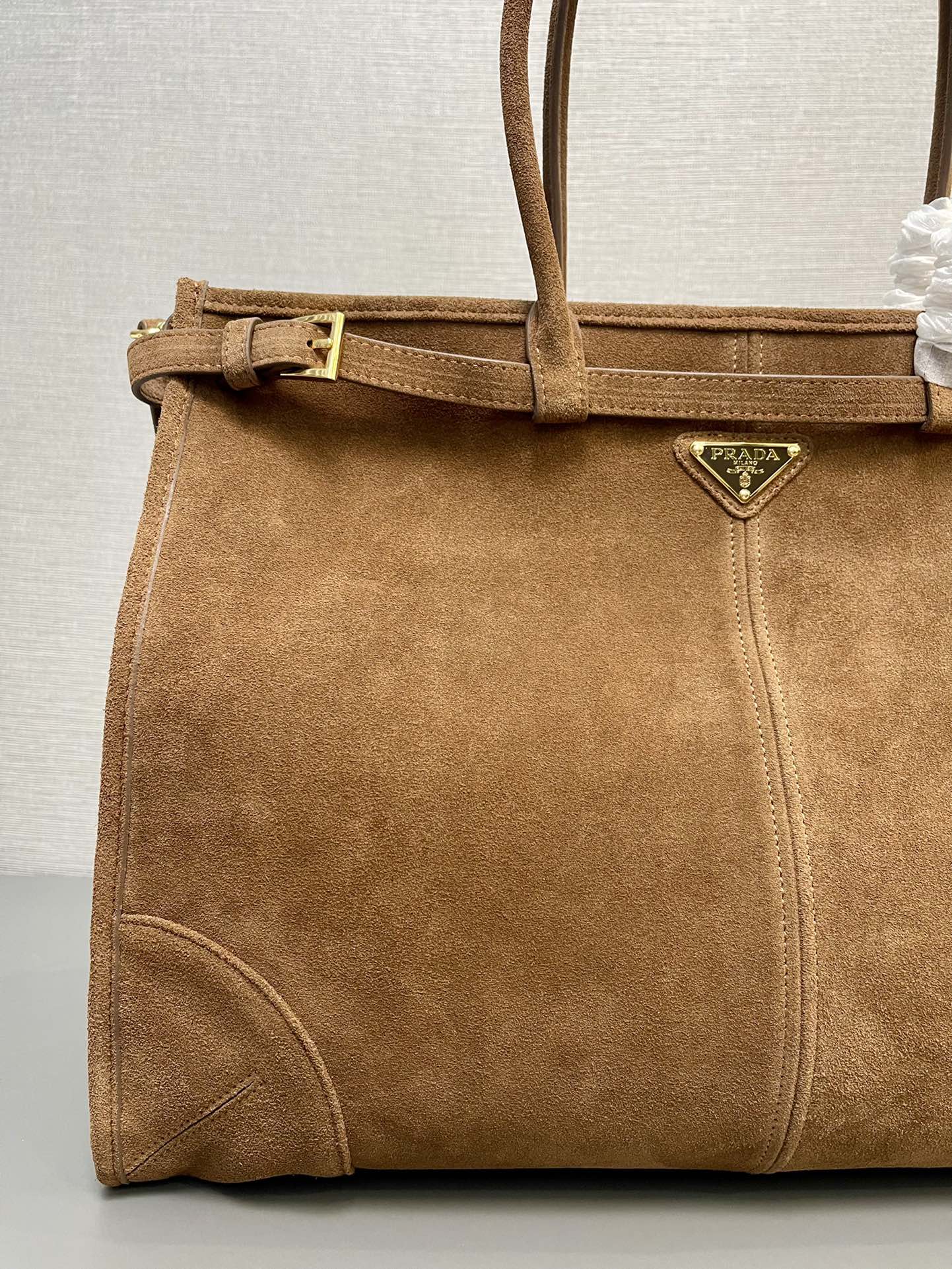 高級感あふれる磨砂牛皮の手提げ斜め掛けバッグ