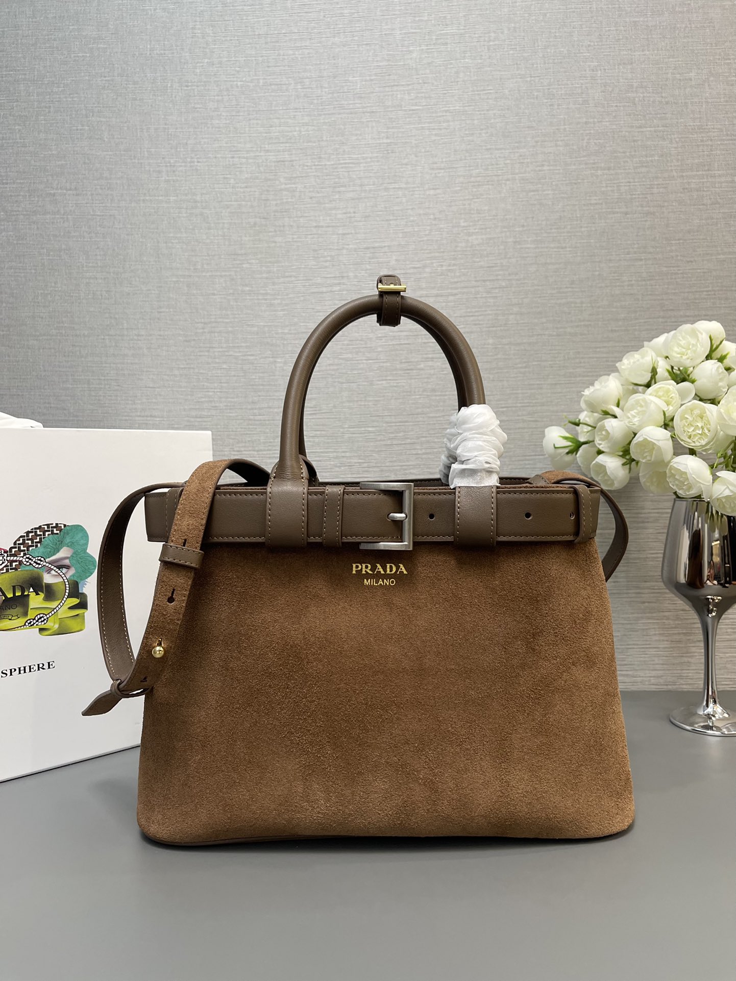 NO:183669,[Authentic grade original leather version top-grade original list] New (frosted leather) 1BA434 is here [Strong] [Strong] New DoubleBag small shopping bag Double series imported frosted cowhide leather, with all sheepskin inside. Elegant and simple bag design. Front printed letter logo logo on the front, shoulder strap adjustable length, three built-in compartments, middle inner bag, large leather belt unique design shows vitality, perfect details, goddess must have, super 5 size 32X23X11CM!  ,PRADA,prada,cowhide,sheepskin19860909【正品级 原厂皮版本顶级原单】新款（磨砂皮）1BA434到货啦[强][强]全新DoubleBag小号购物袋Double系列进口磨砂牛皮,内里配全羊皮优雅简洁的包身设计正面印花字母logo标识手提、肩带可调节长短,内置三个隔层,中间内袋,大皮革腰带的独特设计尽显活力完美细节女神必备,超级棒5尺寸32Ｘ23Ｘ11CM！,PRADA,prada,cowhide,sheepskin,Bag