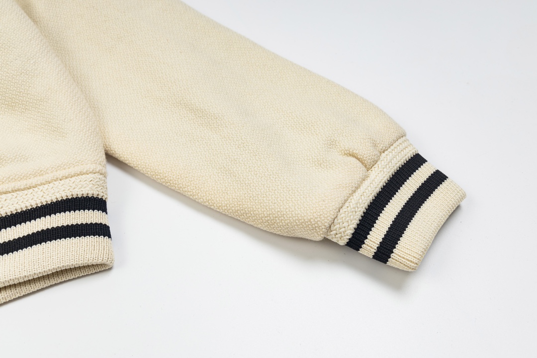 White Baseball Jacket: High-Quality Fabric, Detailed Design, Unisex, Cozy Fit - 图片 6