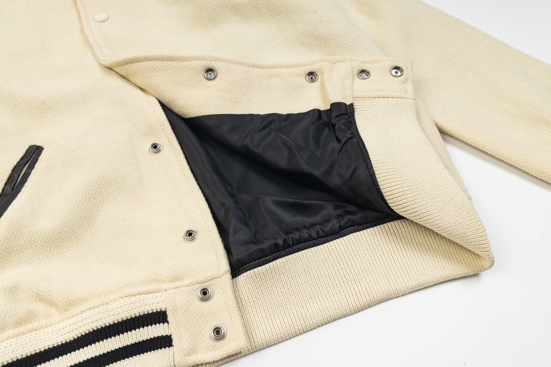 White Baseball Jacket: High-Quality Fabric, Detailed Design, Unisex, Cozy Fit - 图片 5