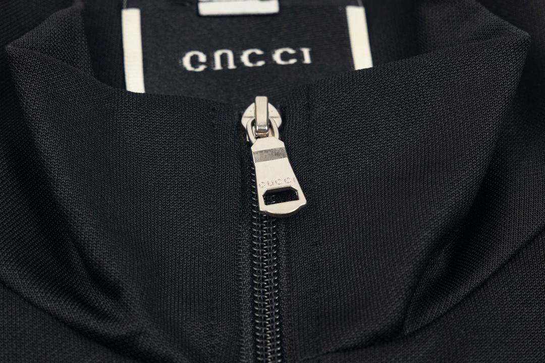 Xgs Gucci Snake-Coated Pants for Fall/Winter: Features and Details - 图片 5