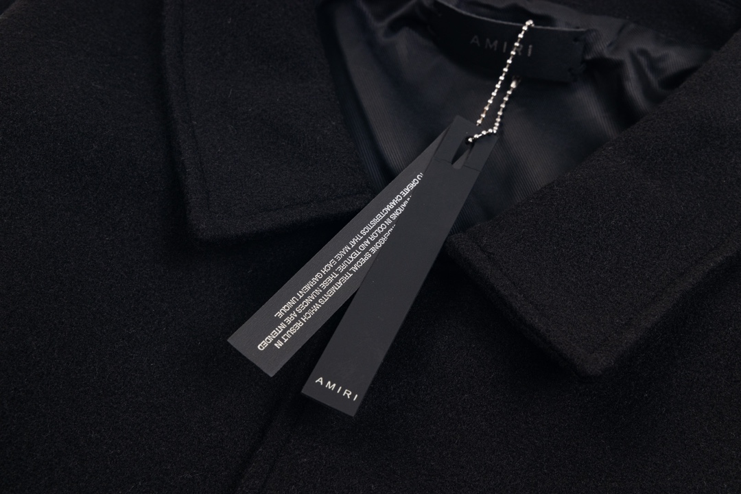 Fashion-Forward Ami Baseball Jacket with Unique Design in Black and Wine Red - 图片 6