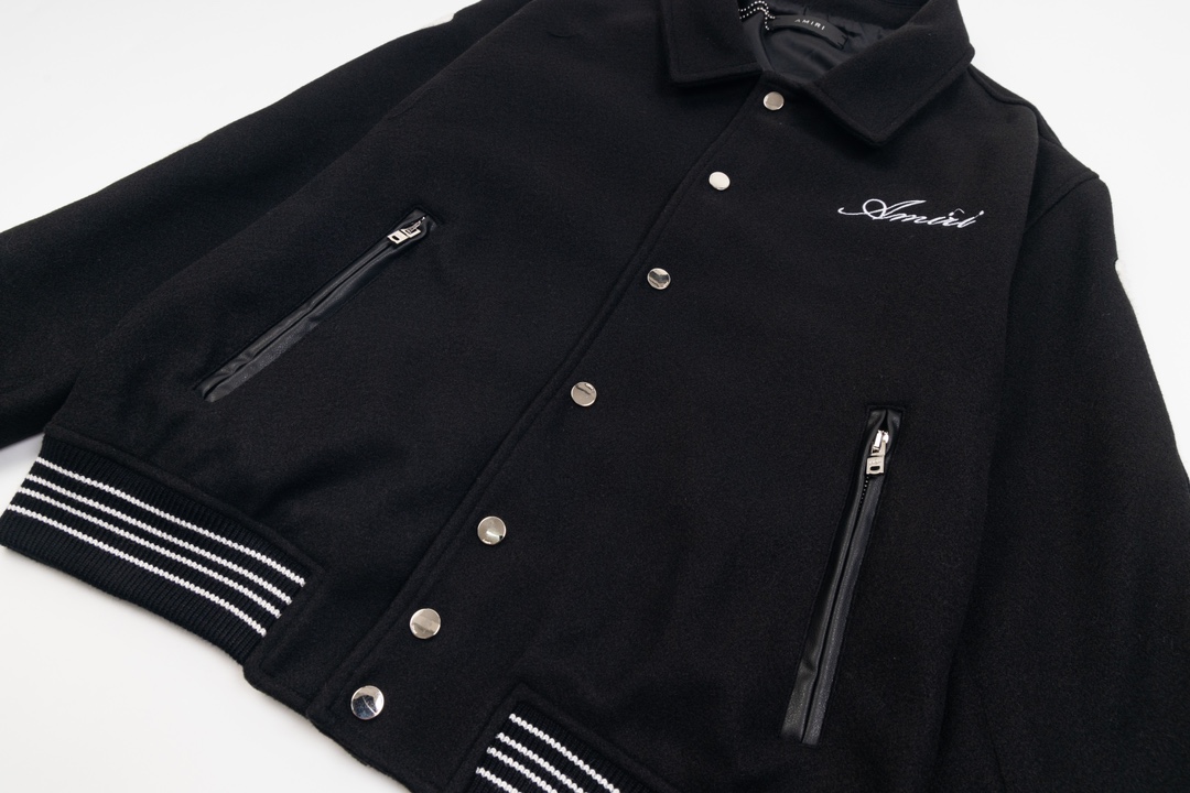 Fashion-Forward Ami Baseball Jacket with Unique Design in Black and Wine Red - 图片 4