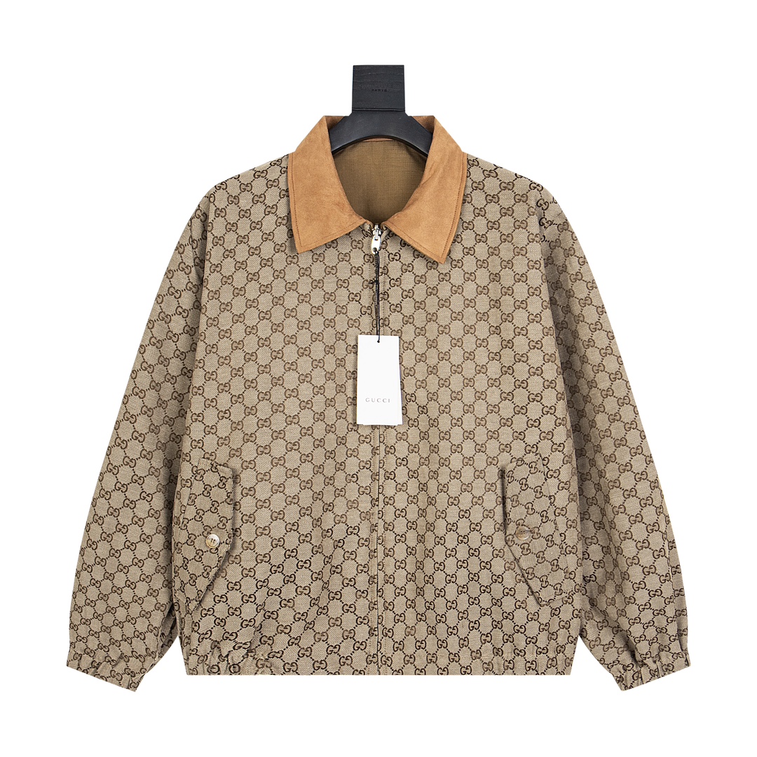 P235
GUCCi2021秋冬新款💥净色老花双面GG翻领夹克外套🔥对版开发双G提花面料 净色棉格面料 定染洗水鹿茸真皮 全套辅料开发 五金挂金电镀 防伪芯片 全身到位对花 版型完美还原 顶级品质
码数:46 48 50 52