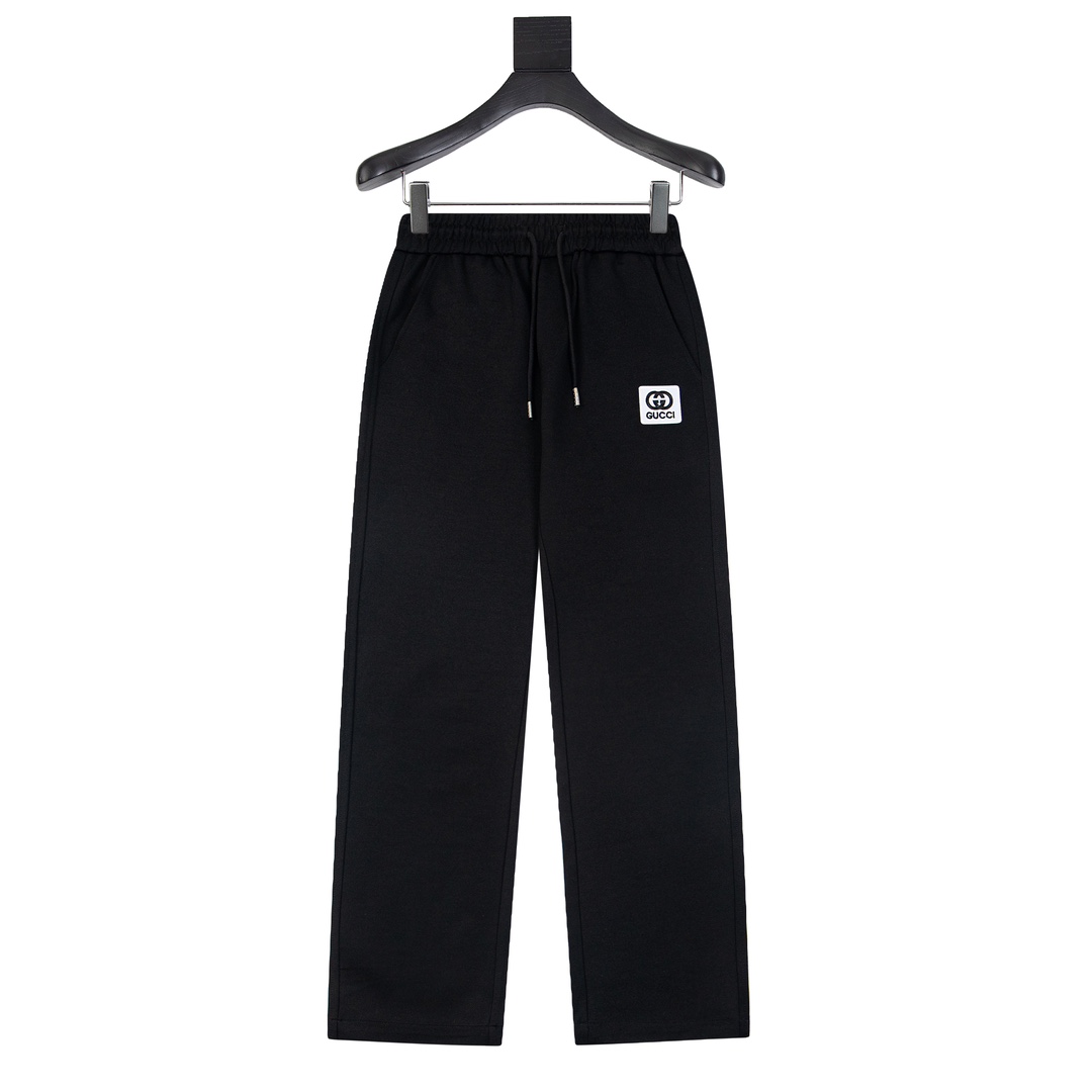 💰165 GUCCI 2024SS秋季新款，一直备受宠爱就是它的版型设计早秋新品贴布刺绣休闲卫裤专柜定制400g面料 透气舒适度高，细节无可挑剔，品牌元素设计理念，体现高品质。手感细腻柔软！呈现休闲裁剪，上身版型超赞！

尺码	  S M L XL XXL