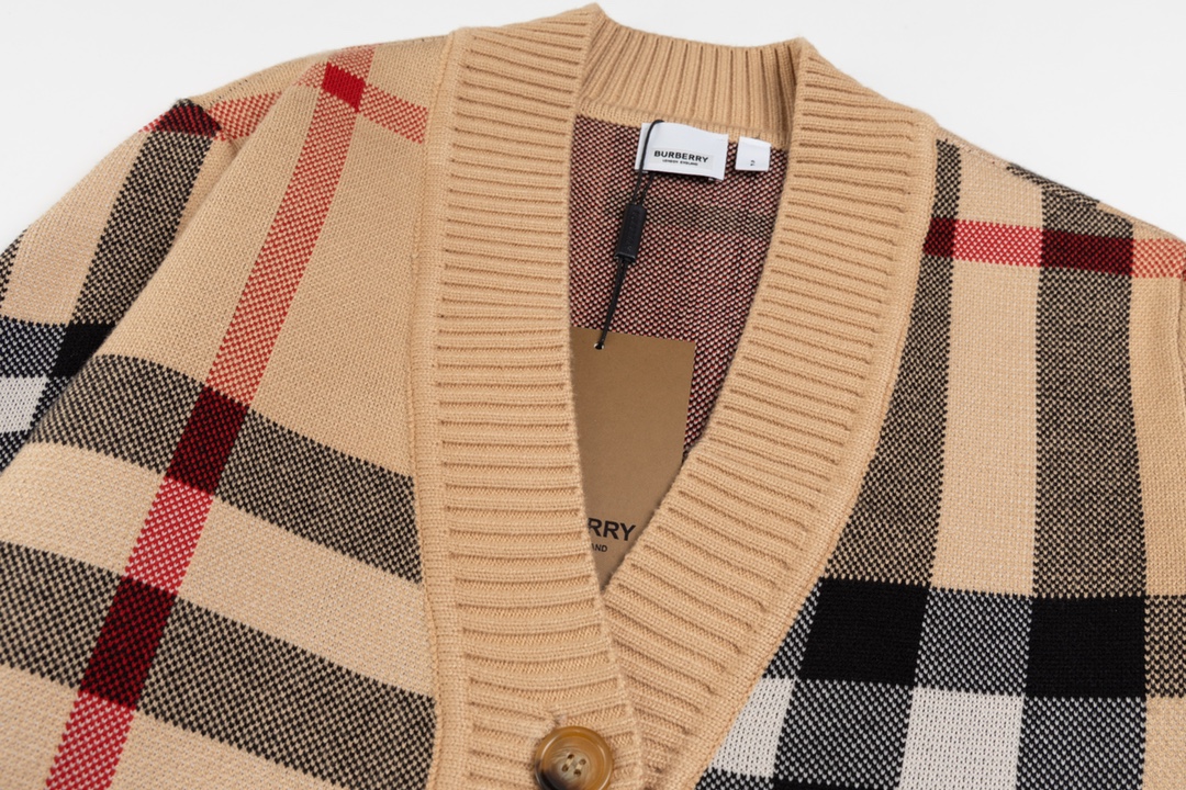 Burberry Wool Knit Shirt: Classic Retro Style with Modern Comfort and Elegance - 图片 3