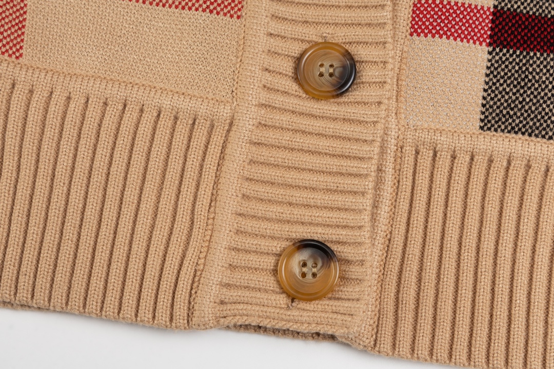 Burberry Wool Knit Shirt: Classic Retro Style with Modern Comfort and Elegance - 图片 9