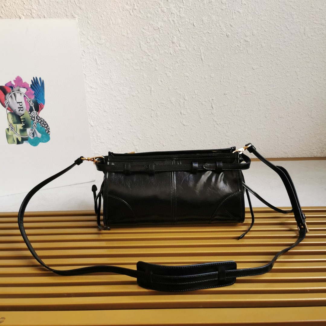 Valentino Classic Handcrafted Luxury Leather Shoulder Bag Ref.966954BD 4
