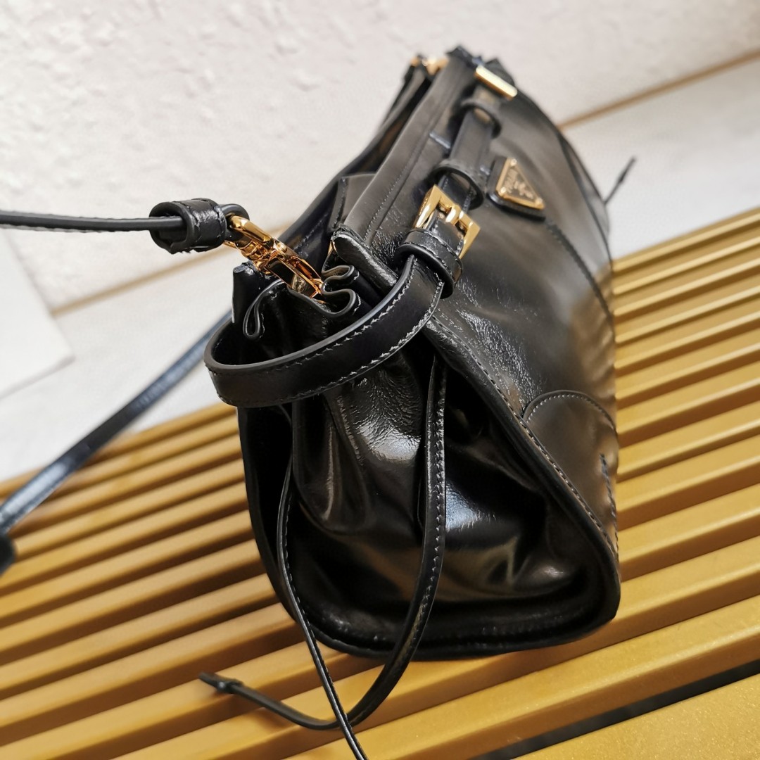 Valentino Classic Handcrafted Luxury Leather Shoulder Bag Ref.966954BD 6