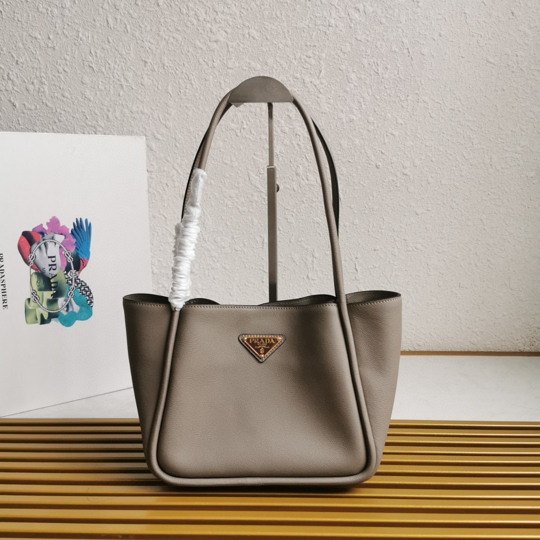 Prada 1BG539 Leather Shoulder Bag, Elegant Tote with Spacious Interior 2 a1743663321256 5843