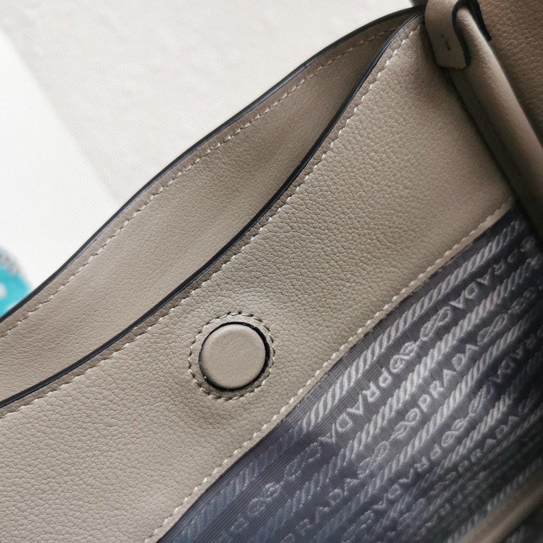 Prada 1BG539 Leather Shoulder Bag, Elegant Tote with Spacious Interior 9 a1743663326075 8070