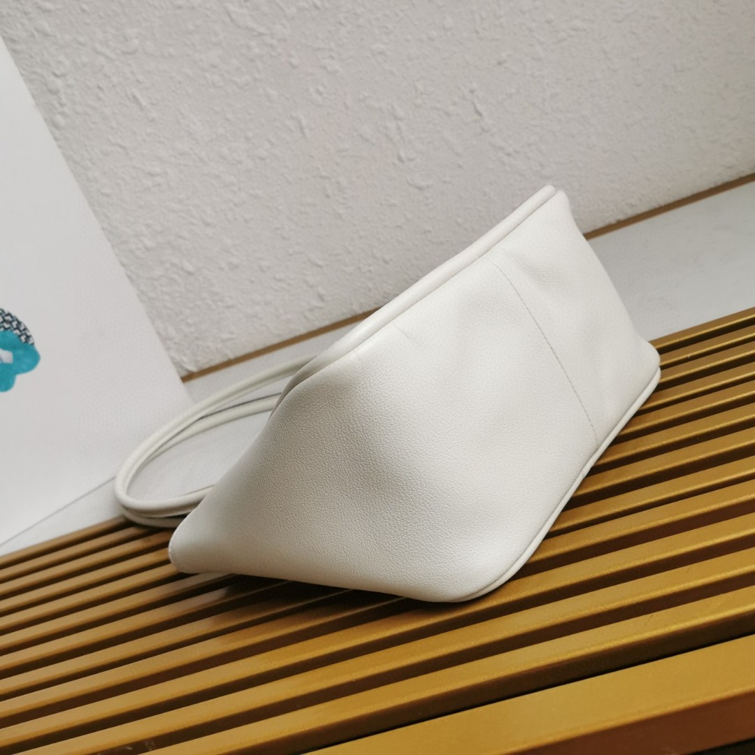 Prada 1BG539 Leather Shoulder Bag - Stylish, Spacious, and Versatile Design 3 a1743663477983 7764