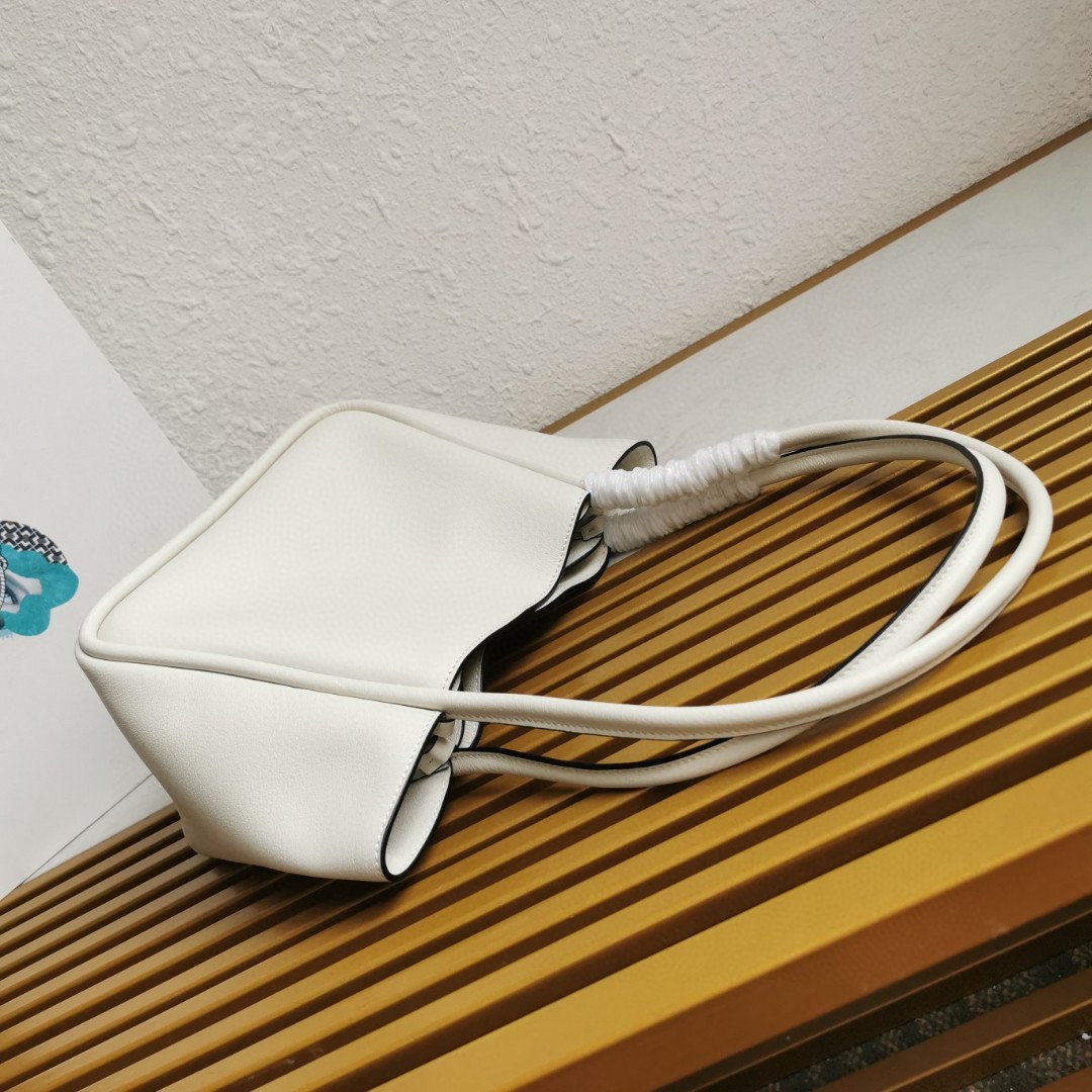 Prada 1BG539 Leather Shoulder Bag - Stylish, Spacious, and Versatile Design 4 a1743663477987 1330