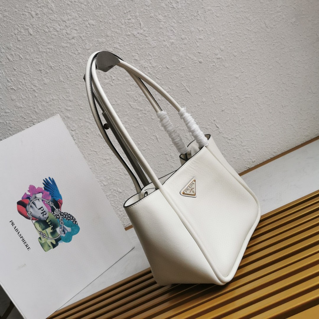 Prada 1BG539 Leather Shoulder Bag - Stylish, Spacious, and Versatile Design 2 a1743663477994 4383