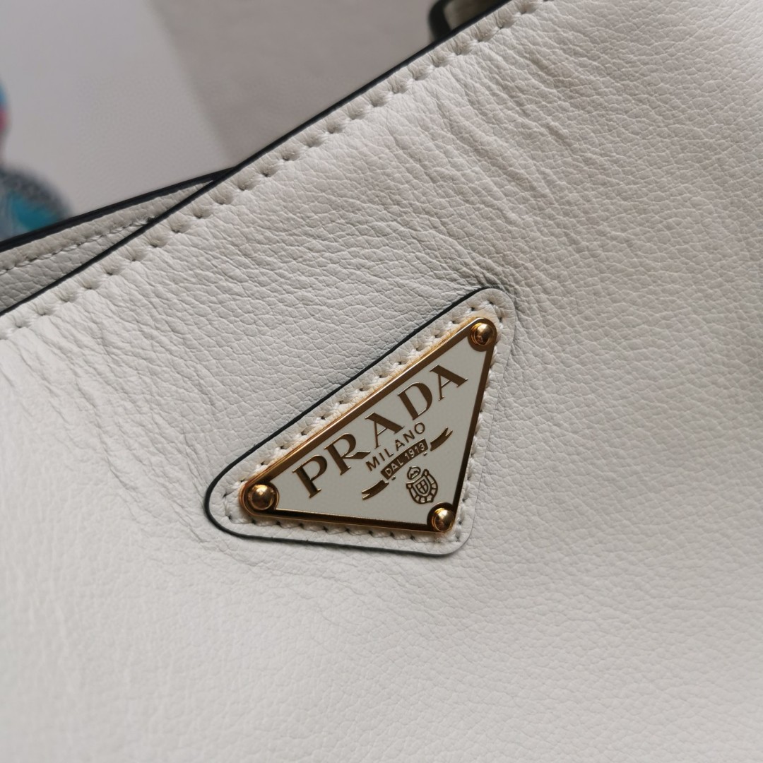 Prada 1BG539 Leather Shoulder Bag - Stylish, Spacious, and Versatile Design 6 a1743663482914 4251