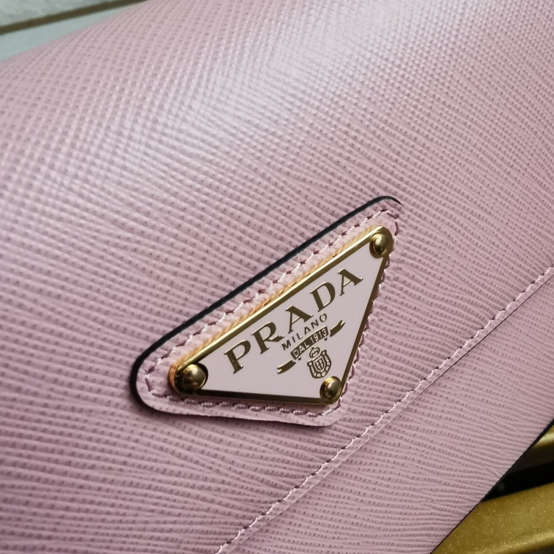 Prada Saffiano Leather Flap Shoulder Bag with Chain - Elegant & Versatile 5 a1744780813567 1571