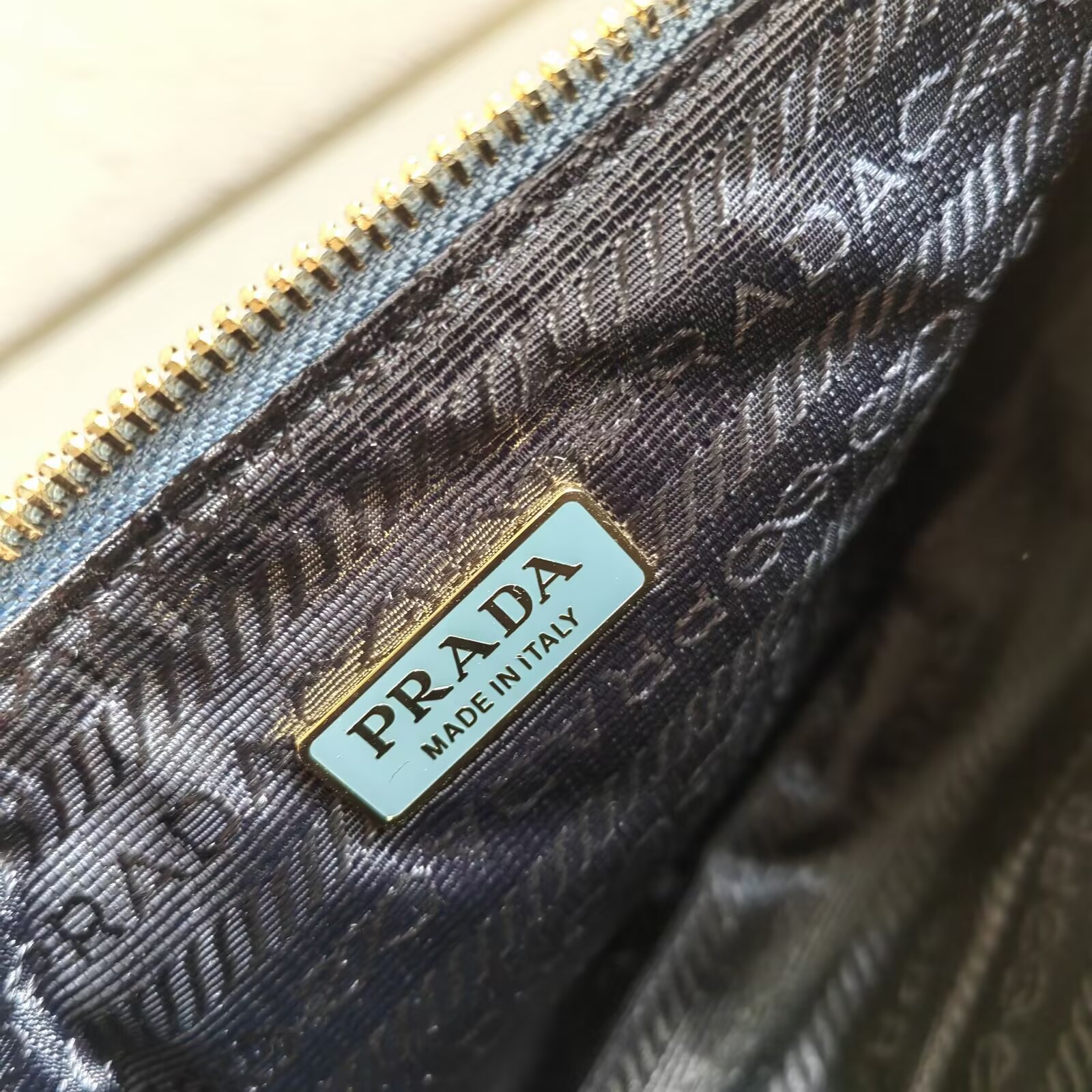 Prada 2002 Re-Edition Shoulder Bag in Oil Wax Leather with Chain Strap 10 a1744959309317 7103