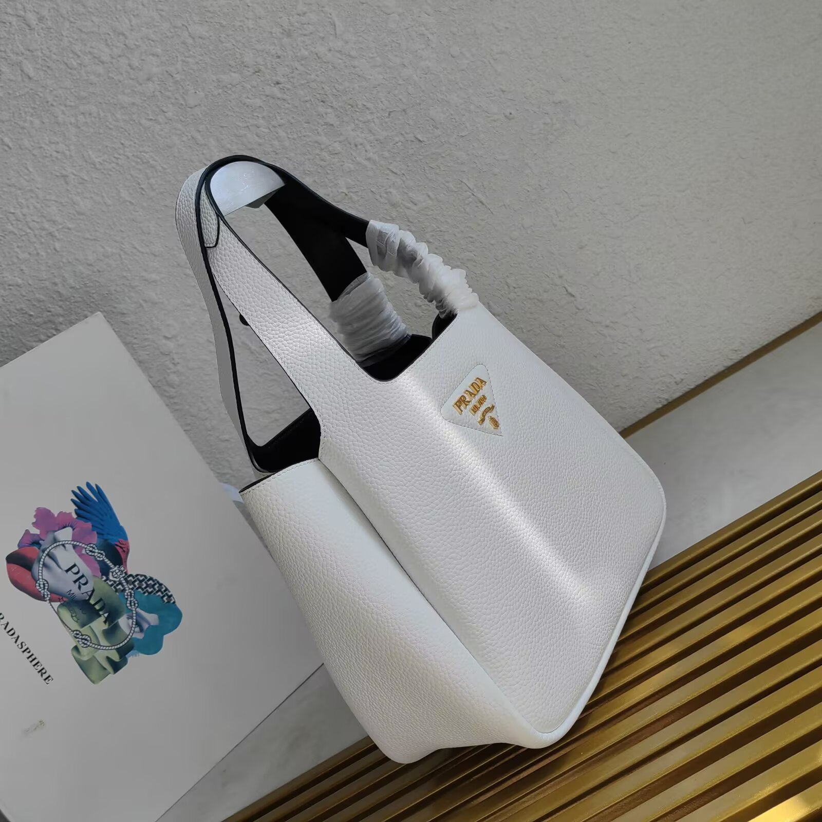 Prada 1BG335 Leather Tote Bag: Elegant Gold-Tone Accents, Modern Design 3 a1745384701976 4331