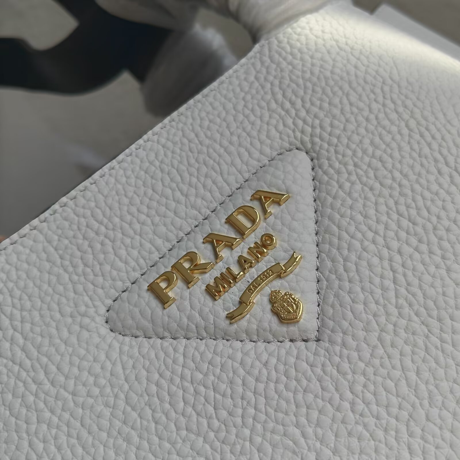 Prada 1BG335 Leather Tote Bag: Elegant Gold-Tone Accents, Modern Design 7 a1745384712373 0303