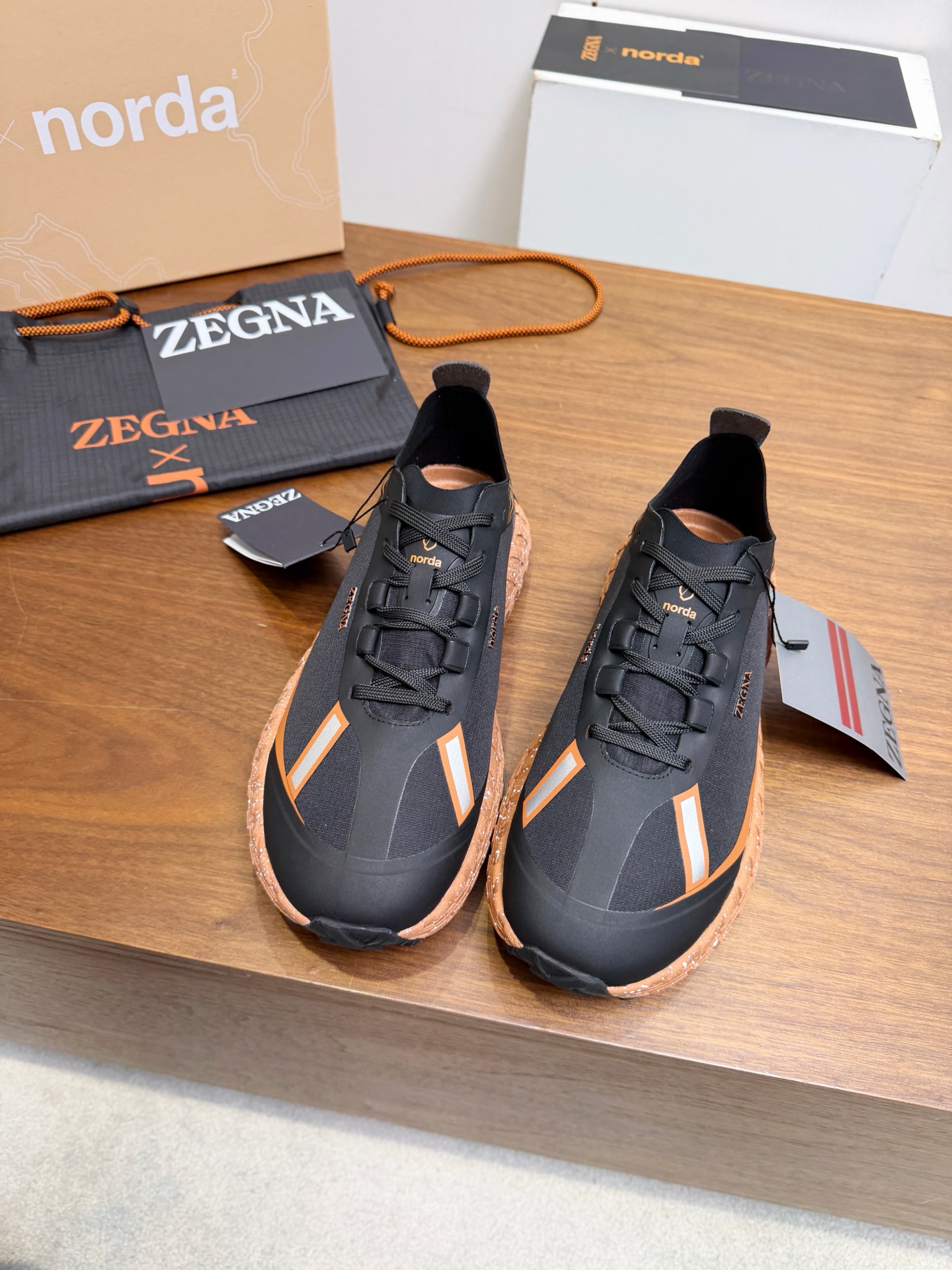 NO:931282,Price: Top quality with counter packaging Product trademark ZEGNA Zegna men's shoes19860909售 价:  顶端品质 配专柜包装 商品商标ZEGNA杰尼亚男鞋x norda联名运动鞋/户外鞋/跑鞋 正码码数: 39-45(可订做46) 商品材料原版一比一克隆,原版大底开发,原版垫脚开发,一比一发发发,,zegna,sneakers,Men's shoes