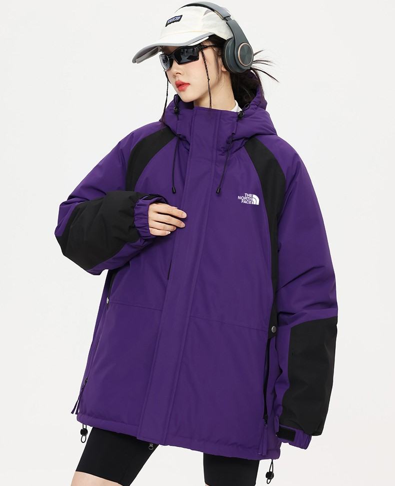 供💰185
北面/The North Face 拼接撞色羽绒棉衣ins超火潮情侣防风防水羽绒棉服上身非常洋气！简单大方拼色设计，加上宽松的版型穿起来潮味十足！内里厚实轻盈，保暖性绝不亚于一件羽绒，简直帅炸！大家期待已久的冬装 做工复杂 细节绝对堪称完美 保暖效果超级棒 众多网红上身，店主强烈推荐自留款！
颜色：米白色、黑色、粉色、紫色、柠檬黄
尺码:   M-4XL(见图九)