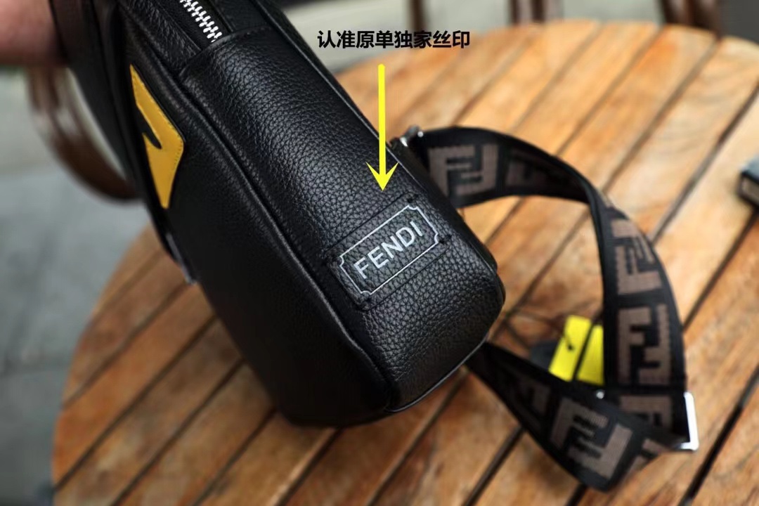 芬迪 P490 胸包 - 高級本革製・耐久性抜群