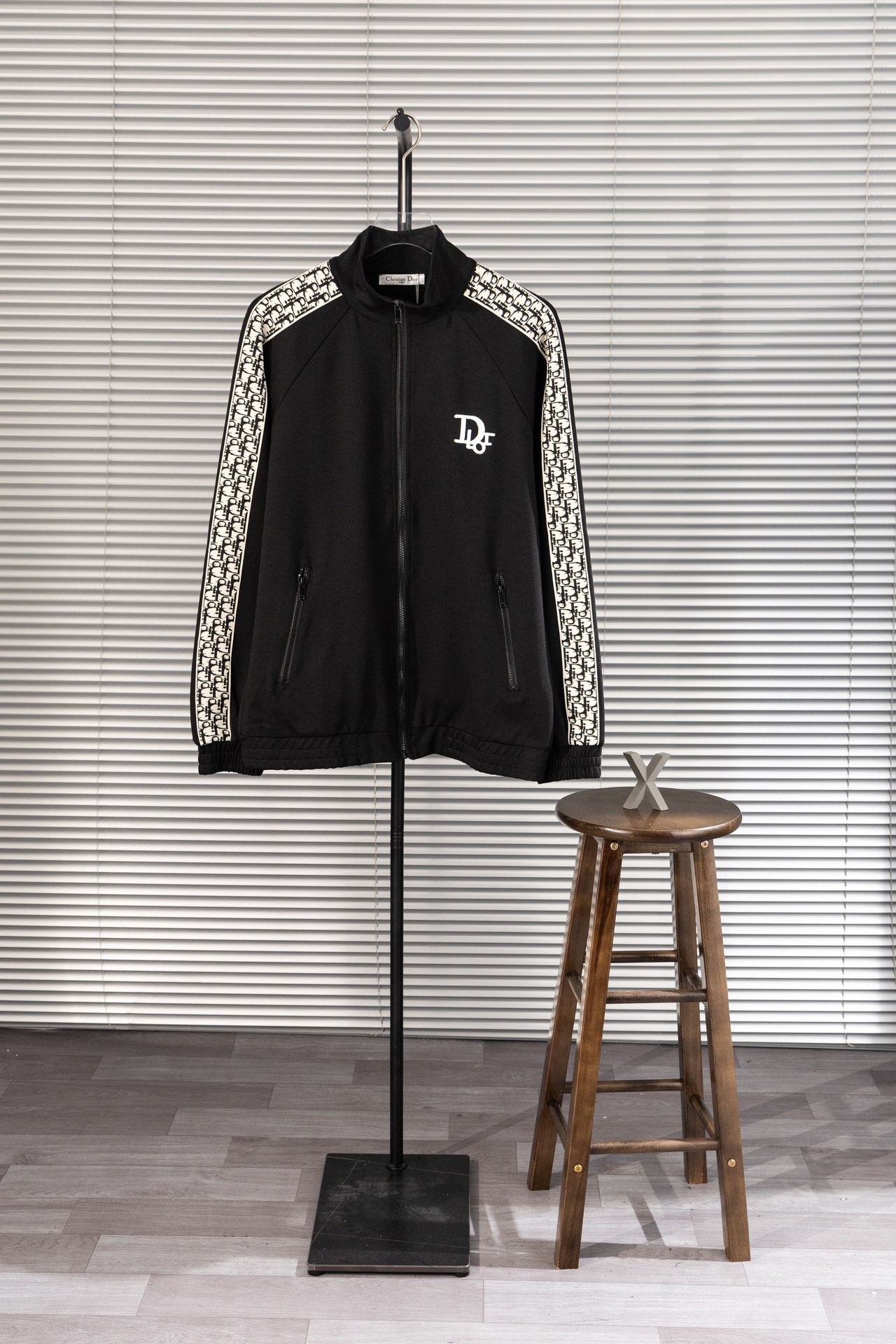 Dior Chaqueta con cremallera y etiqueta pequeña con bordado integral y correas Dior Tejido cepillado original ⚠ Versión…