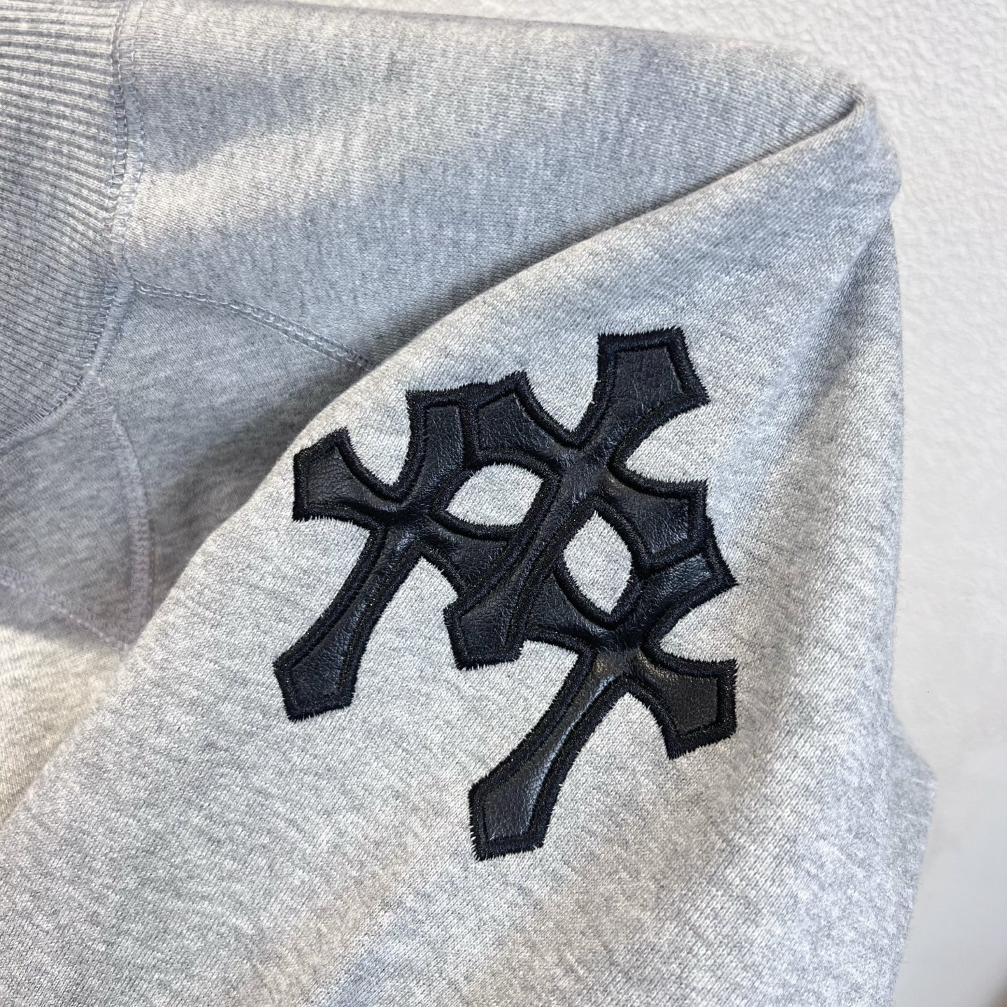 Chrome Hearts Sudadera Gris con Cruz Bordada - Comodidad y Estilo Unisex 8 i1757004420698 7864 0 6