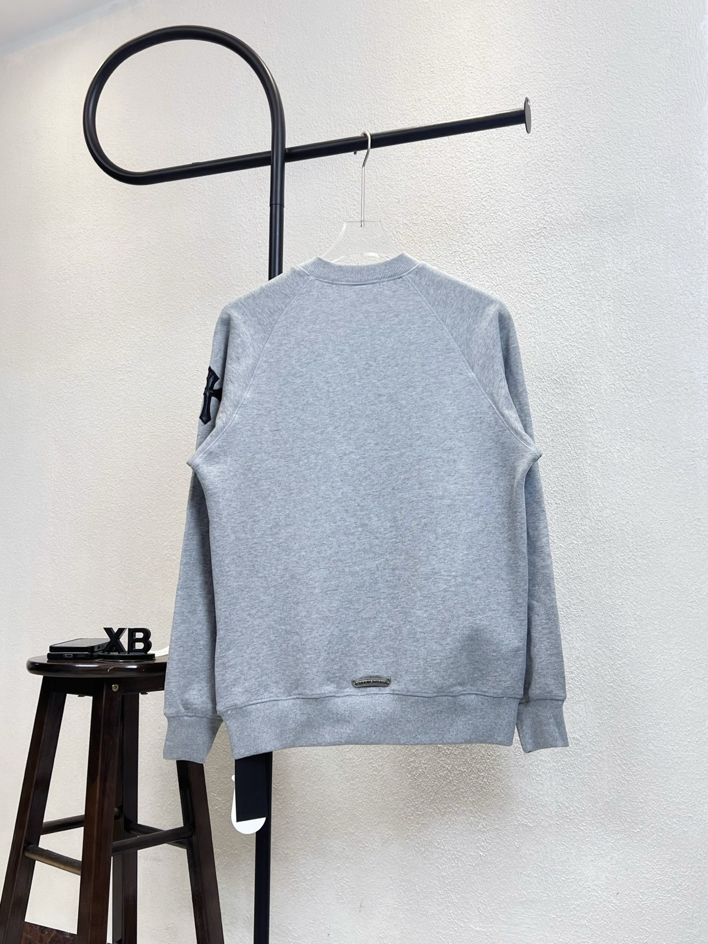 Chrome Hearts Sudadera Gris con Cruz Bordada - Comodidad y Estilo Unisex 3 i1757004420720 202 0 1