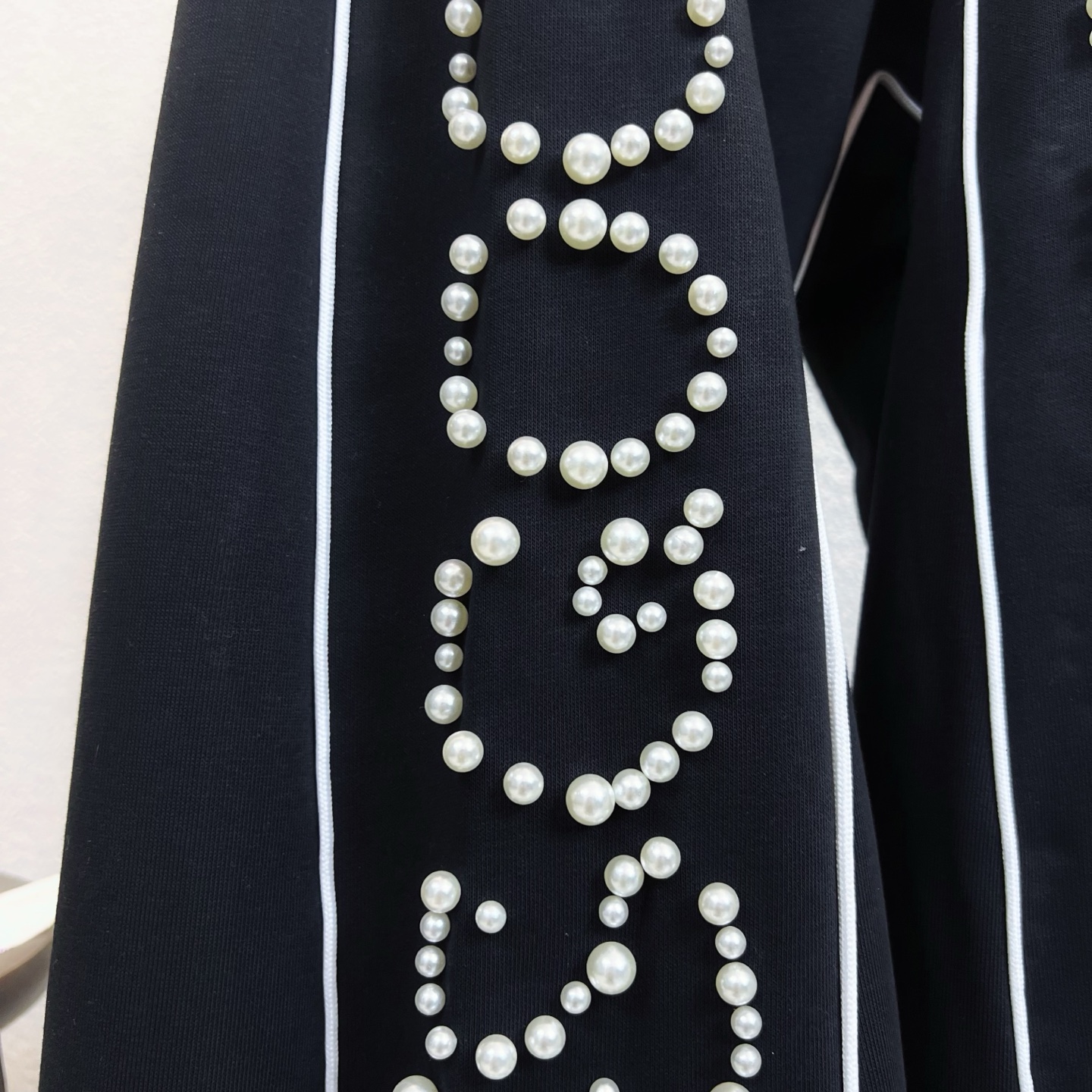 Pantalones Rectos con Perlas y Letras, Estilo Casual Unisex, Color Negro 11 i1757086608776 2864 0 9
