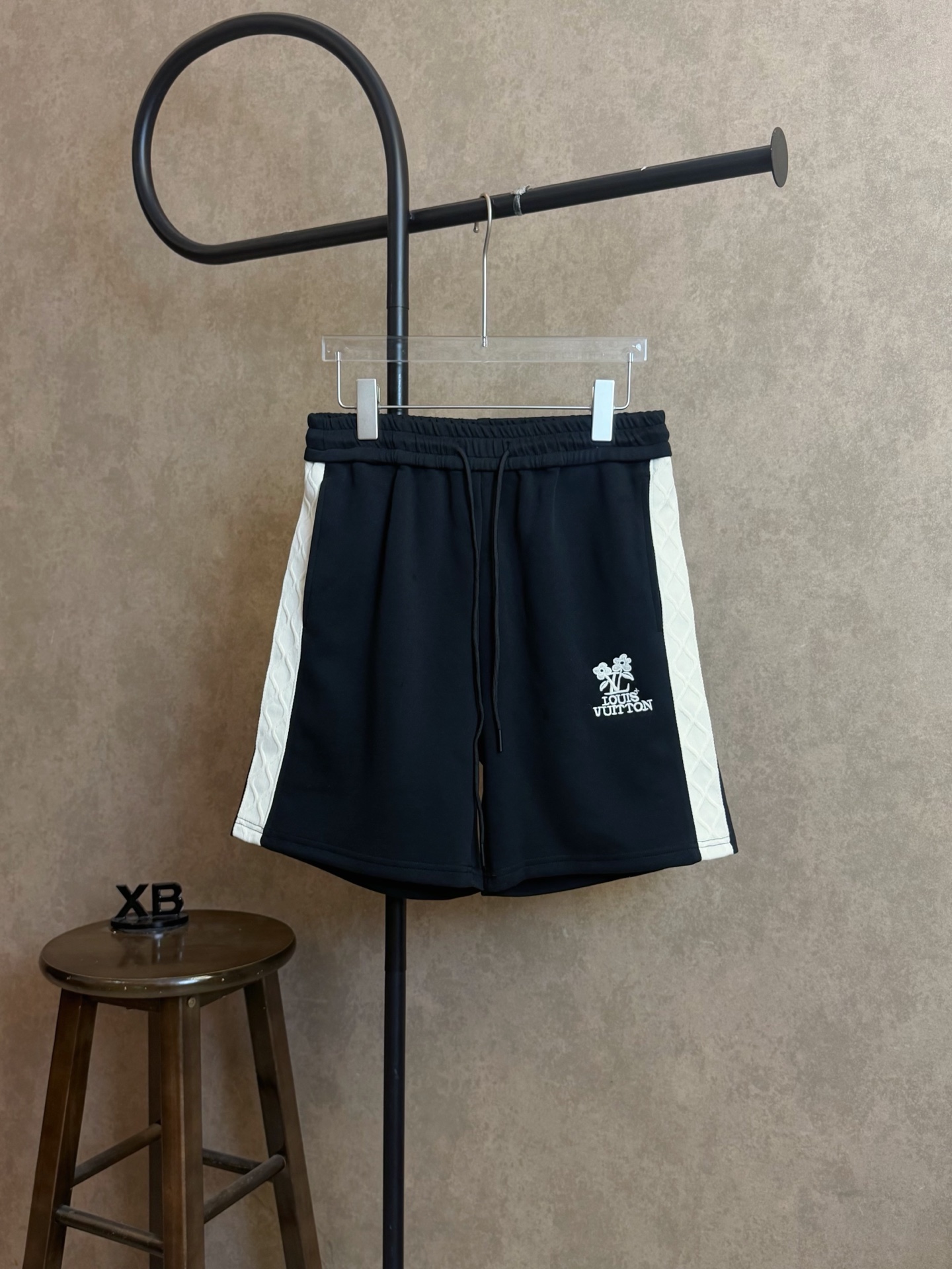 Número de modelo P85 Un par de pantalones cortos pequeños con ricos detalles, pero que también muestran la fuerza del d…