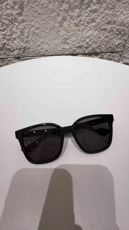 Gucci - Sunglasses