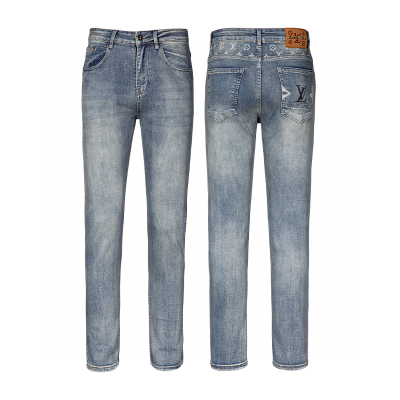💰155
L*V原版1：1高端定制春季新款男士水洗弹力小脚牛仔裤

高端品质时尚休闲水洗工艺小脚牛仔裤。

整体造型十分精致抢眼！超级百搭修身版型牛仔裤，

时尚的三维裁剪，简洁大方立体有型牛仔裤。

弹力上身舒适不紧绷，裤版型时髦又高级腰围加后袋定制皮标LV标！

原单代工厂渠道出品，百搭休闲时尚版型，

厚度刚好满足春夏季节穿搭需求 面料柔软具有牛仔面料 

上身效果不紧绷极佳，天然环保 水洗的效果更是绝妙

 全品相的订单，五金配件拉合顺滑，

彰显自信气质；所有细微处尽情展现完美品质裤子的经典Logo象征了品牌至高的品质，

机车线的缝制足以看出用心对待，内里走线工整均匀紧密有力，

百搭首选推荐！细节做工无可挑剔！款式不挑人，特别高档，好货不等人，看中赶紧下手。

颜色：图色

尺码；29--40（35)有