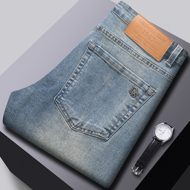 💰155
迪奥原版1:1高端定制春季新款男士水洗弹力小脚牛仔裤
高端品质时尚休闲水洗工艺小脚牛仔裤。
整体造型十分精致抢眼!超级百搭修身版型牛仔裤,
时尚的三维裁剪,简洁大方立体有型牛仔裤。
弹力上身舒适不紧绷,裤版型时髦又高级腰围加后袋定制皮标迪奥标!
原单代工厂渠道出品,百搭休闲时尚版型,
厚度刚好满足春夏季节穿搭需求 面料柔软具有牛仔面料
上身效果不紧绷极佳,天然环保 水洗的效果更是绝妙
全品相的订单,五金配件拉合顺滑,
彰显自信气质;所有细微处尽情展现完美品质裤子的经典Logo象征了品牌至高的品质,
机车线的缝制足以看出用心对待,内里走线工整均匀紧密有力,
百搭首选推荐!细节做工无可挑剔!款式不挑人,特别高档,好货不等人,看中赶紧下手。
颜色:图色
尺码;29--40(35)有